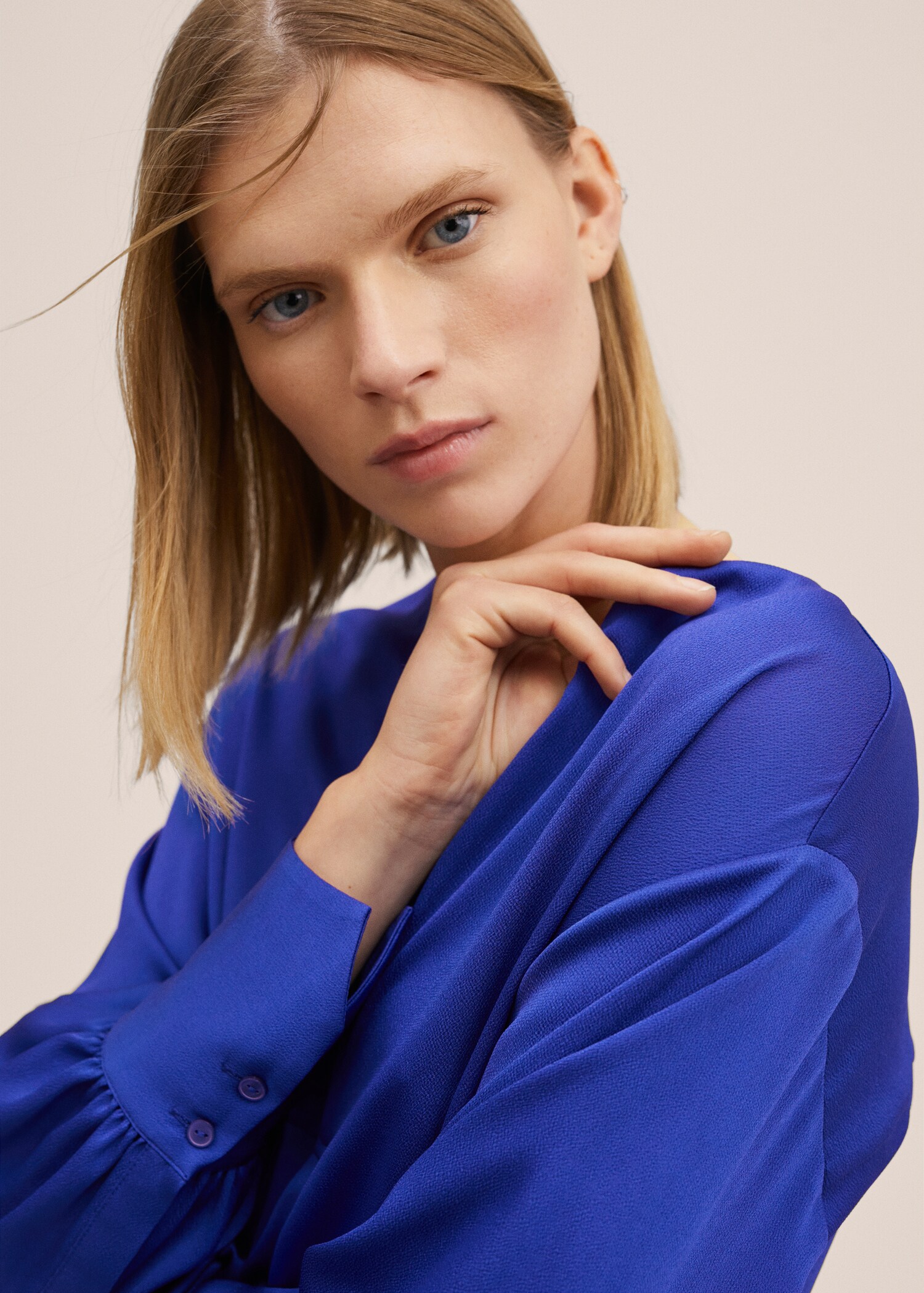 Satin finish flowy blouse - Details of the article 1