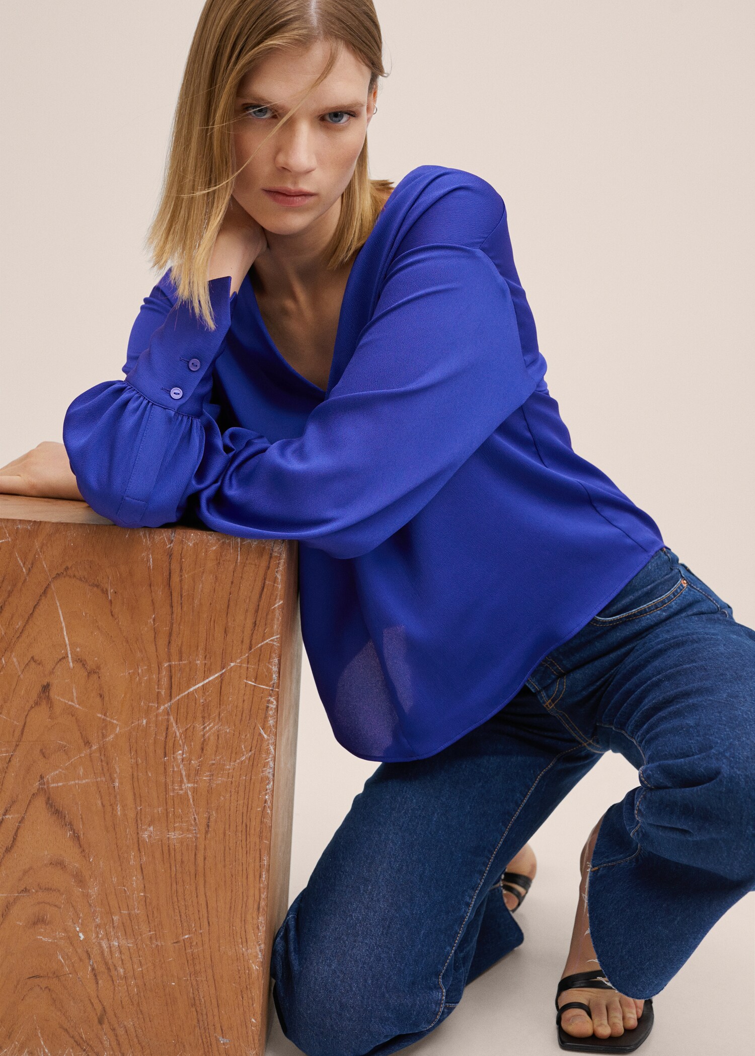 Satin finish flowy blouse - Details of the article 2