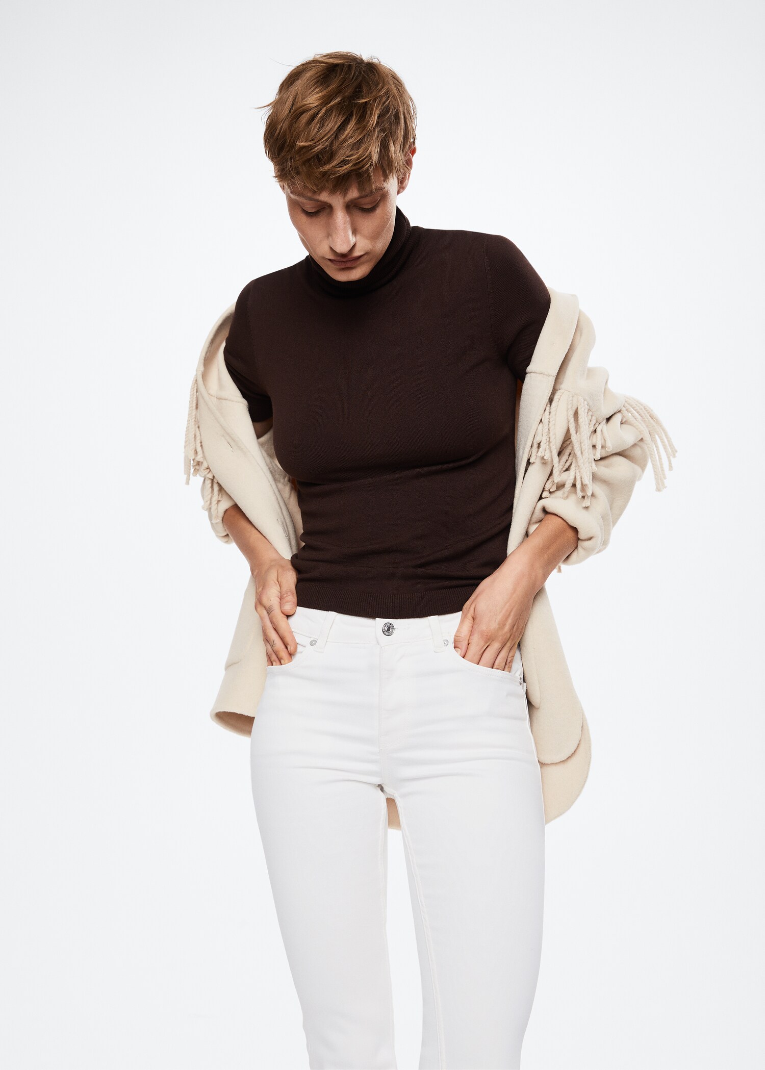 Medium-rise flared jeans  - Details of the article 1