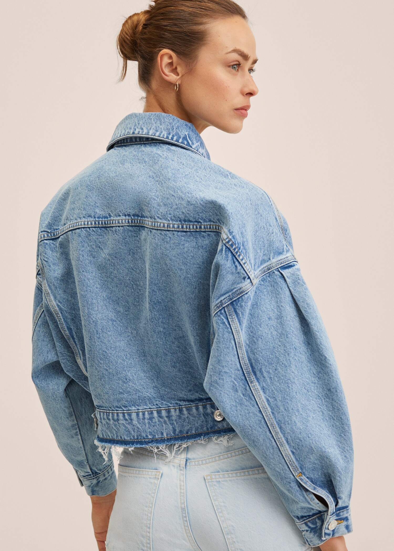 Blouson jean bords effilochés - Verso de l’article