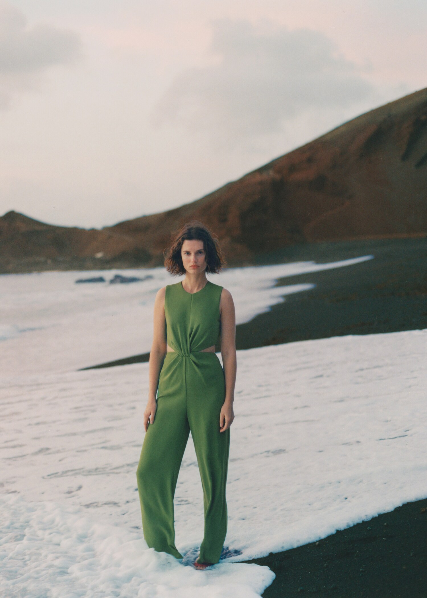 Cut-out jumpsuit with knot - Details of the article 6