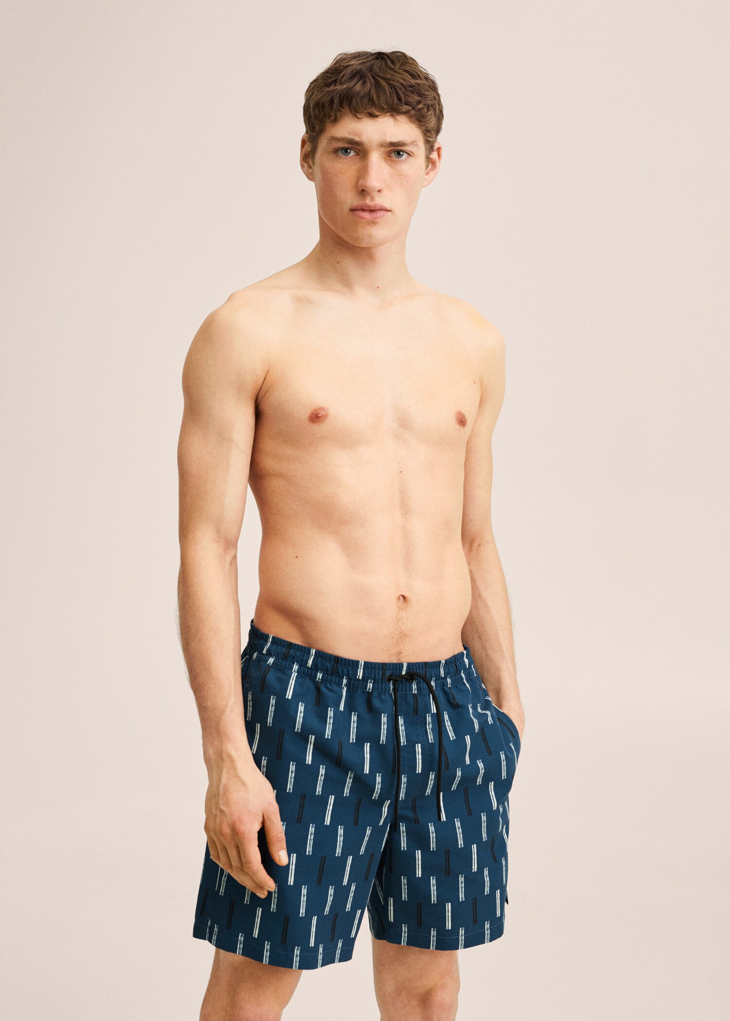 Maillot de bain uni - Plan moyen