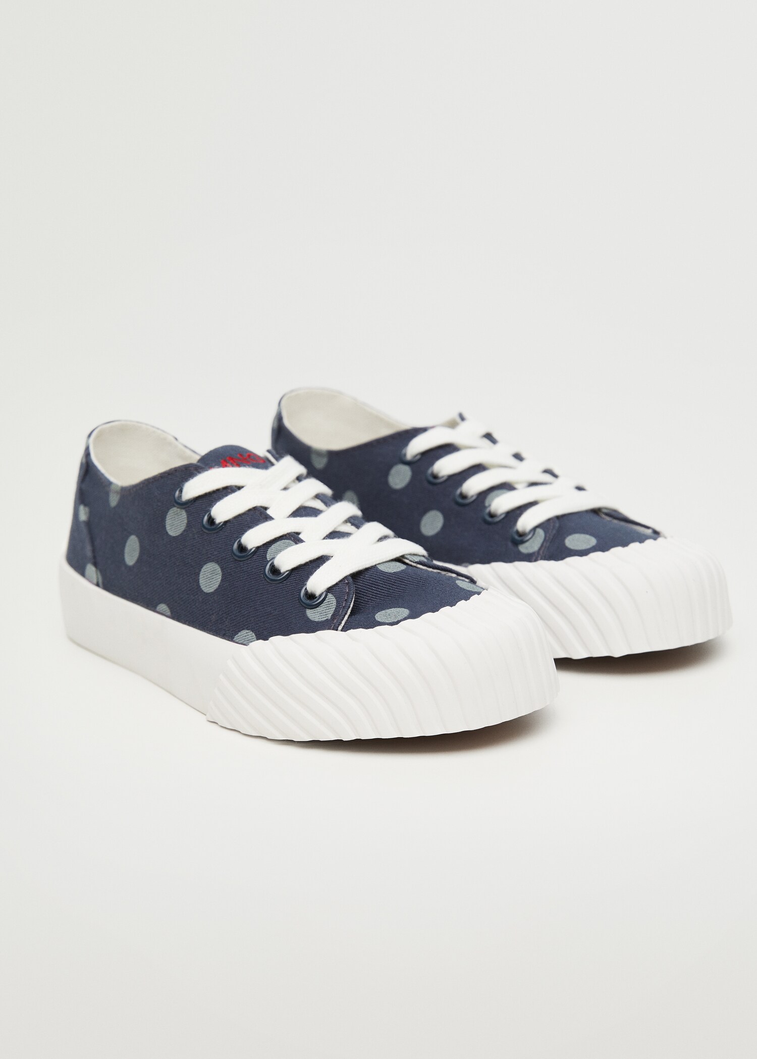 Tennis denim à pois - Plan moyen