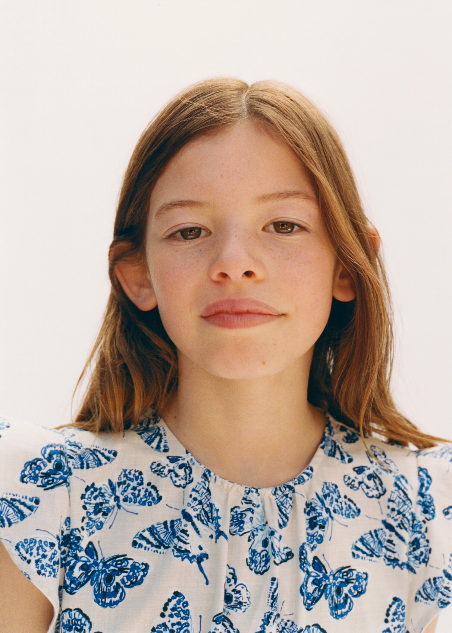 Linen blouse with butterflies - Details of the article 5