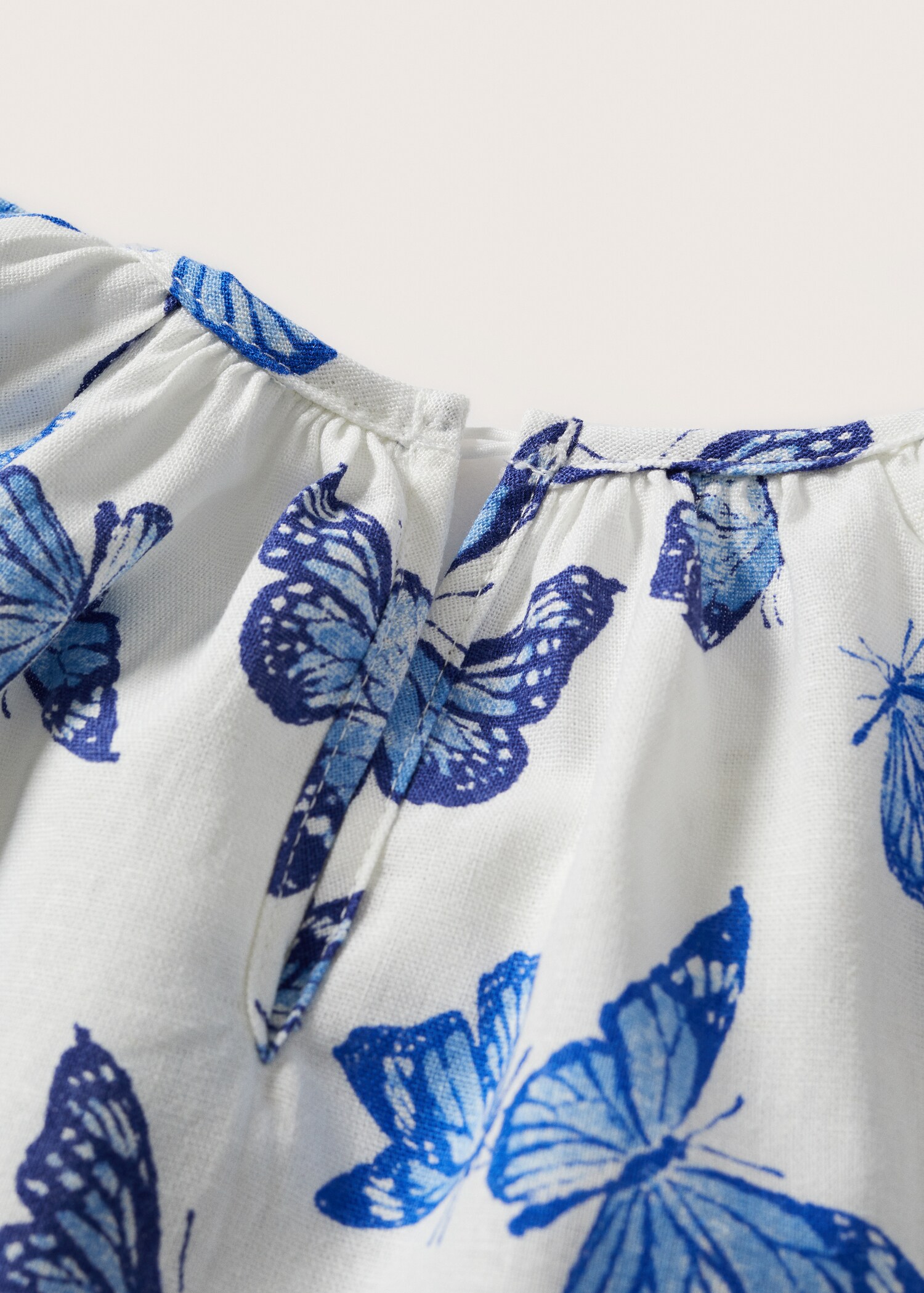 Linen blouse with butterflies - Details of the article 8