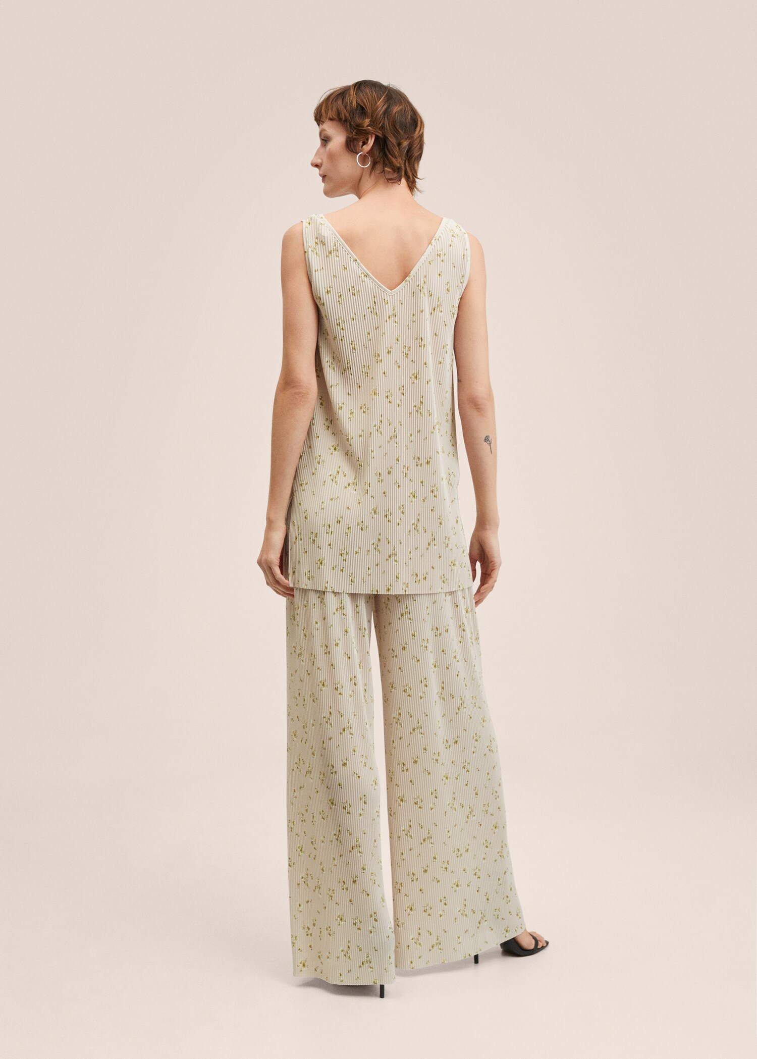 Pleated floral trousers - Reverse of the article