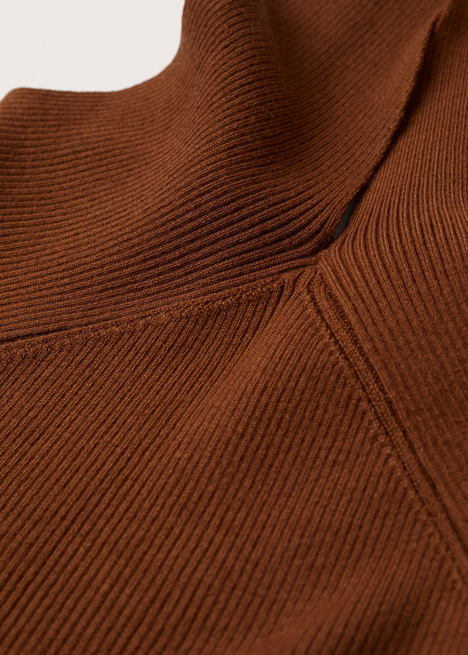 Crisscross strap top - Details of the article 8