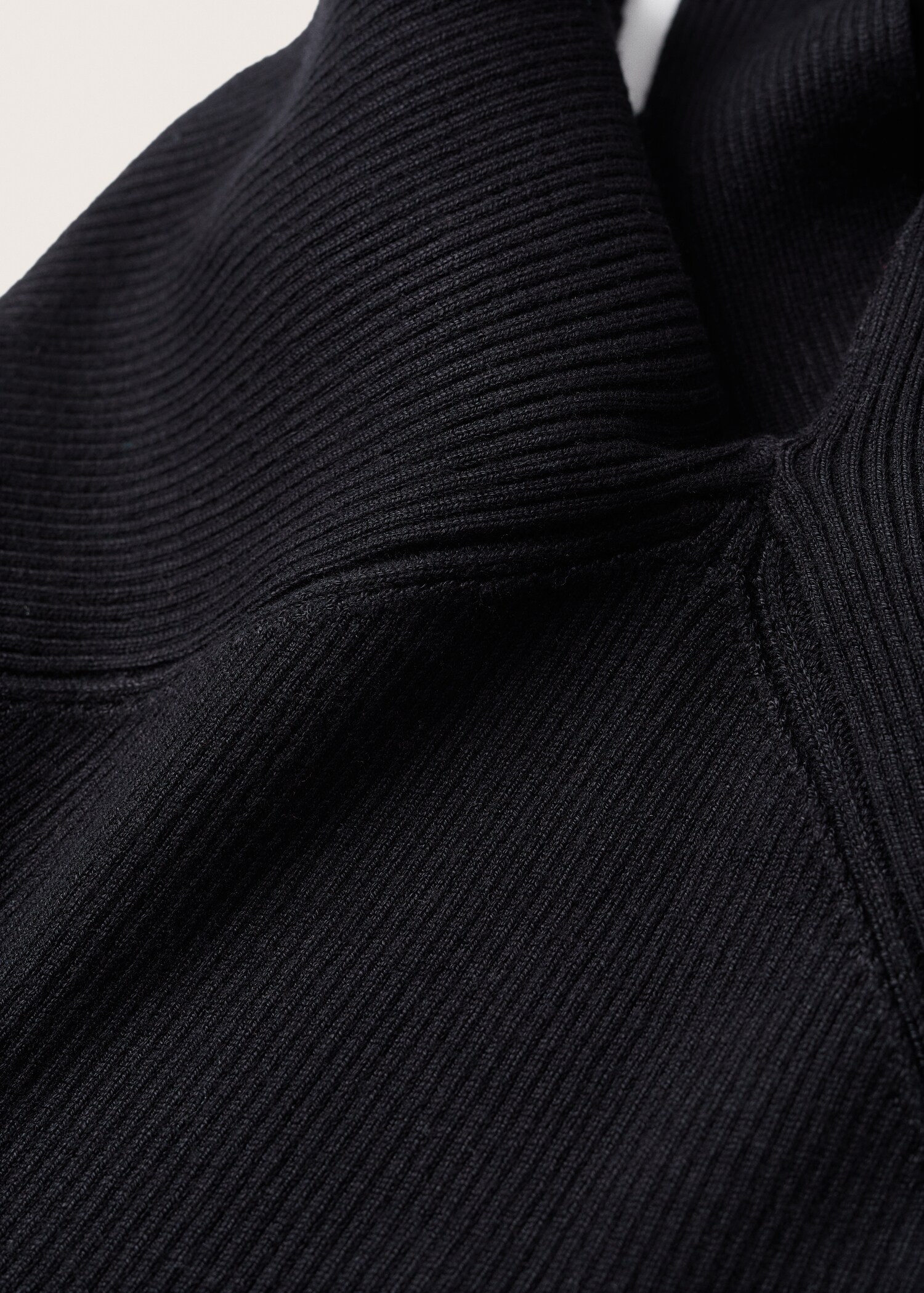 Crisscross strap top - Details of the article 8