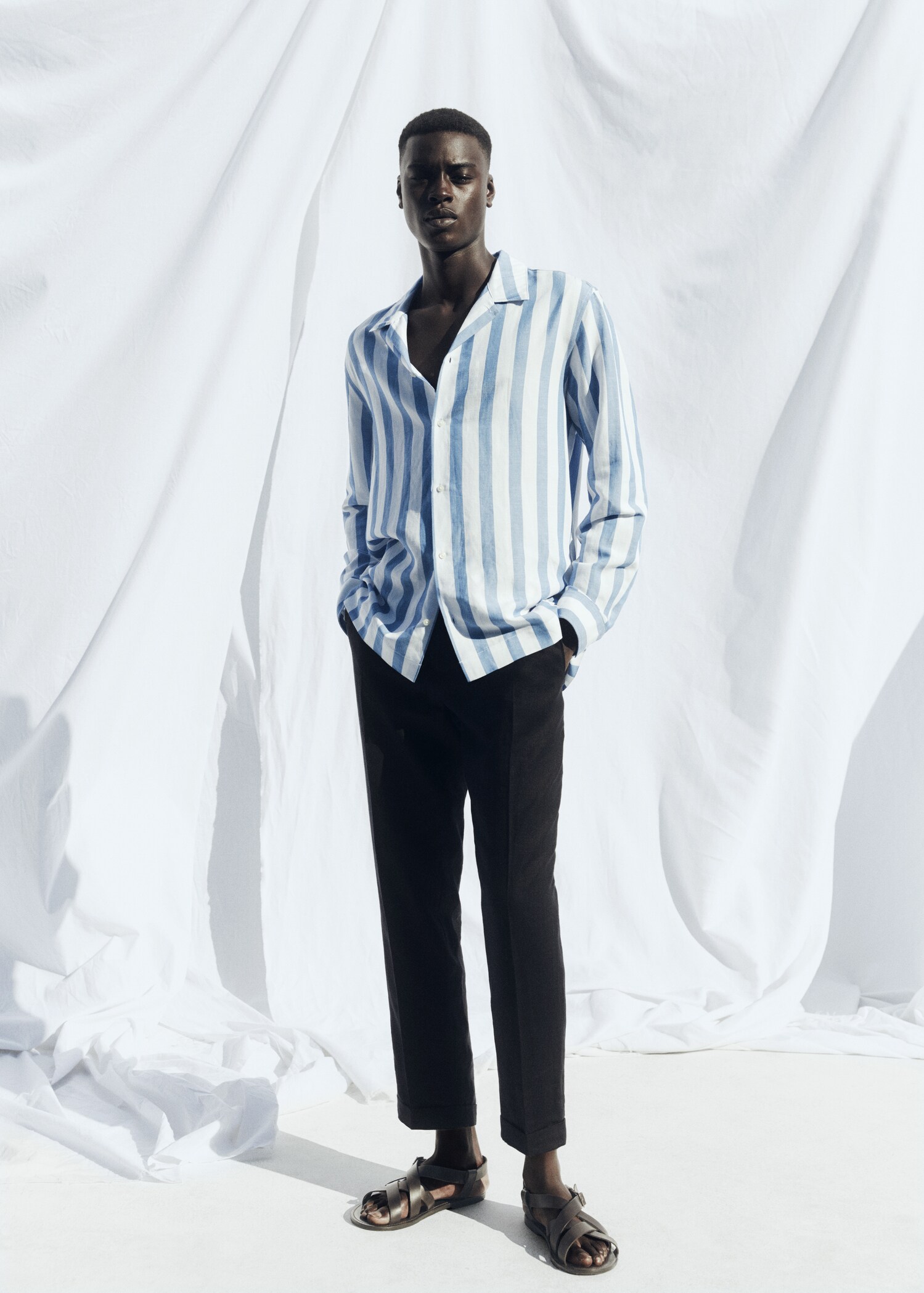 Relaxed linen trousers - Details of the article 5
