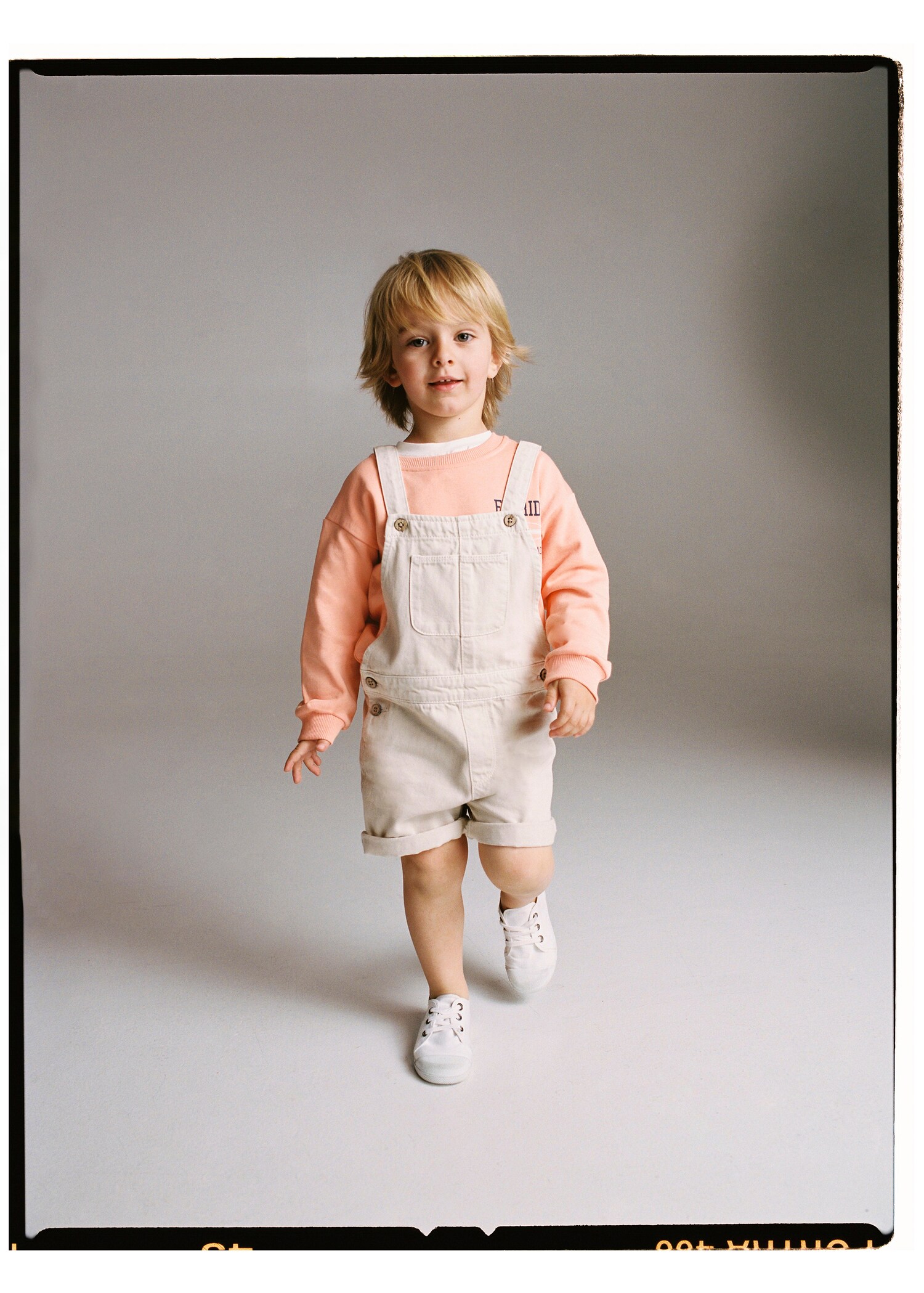 Denim buttoned dungarees - Details of the article 6