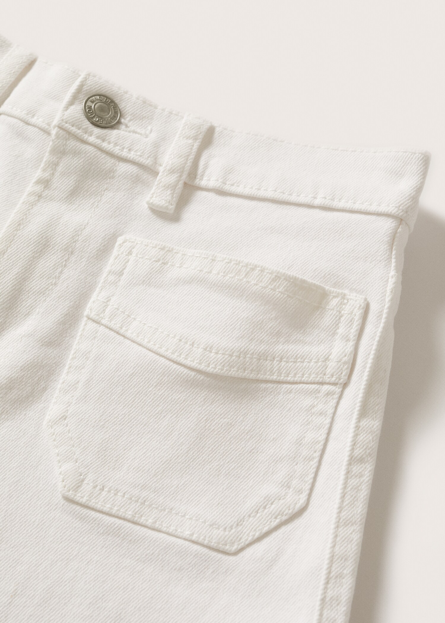 Denim shorts with pockets - Details of the article 8