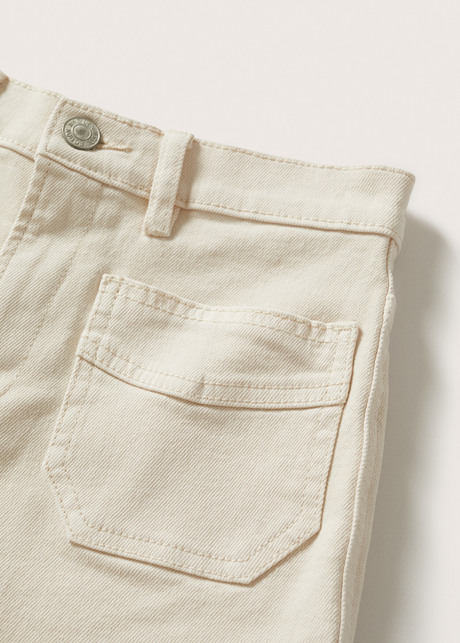 Denim shorts with pockets - Details of the article 8