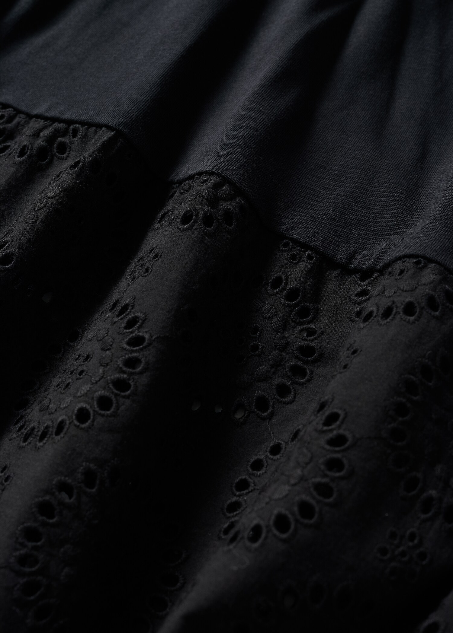 Baumwollkleid mit Schweizer Stickerei - Detail des Artikels 8