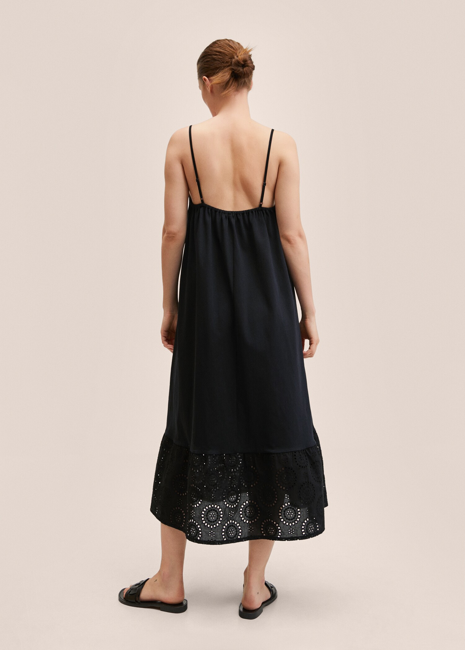 Baumwollkleid mit Schweizer Stickerei - Rückseite des Artikels