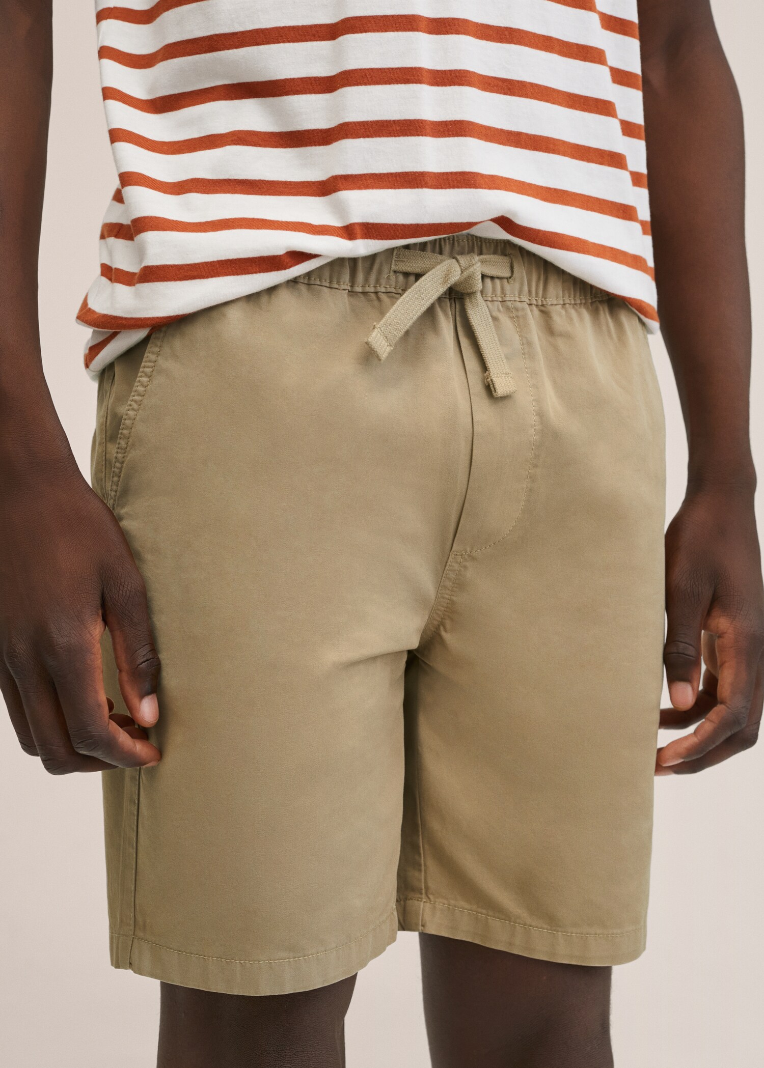 Cotton shorts with elastic waist - Details of the article 2