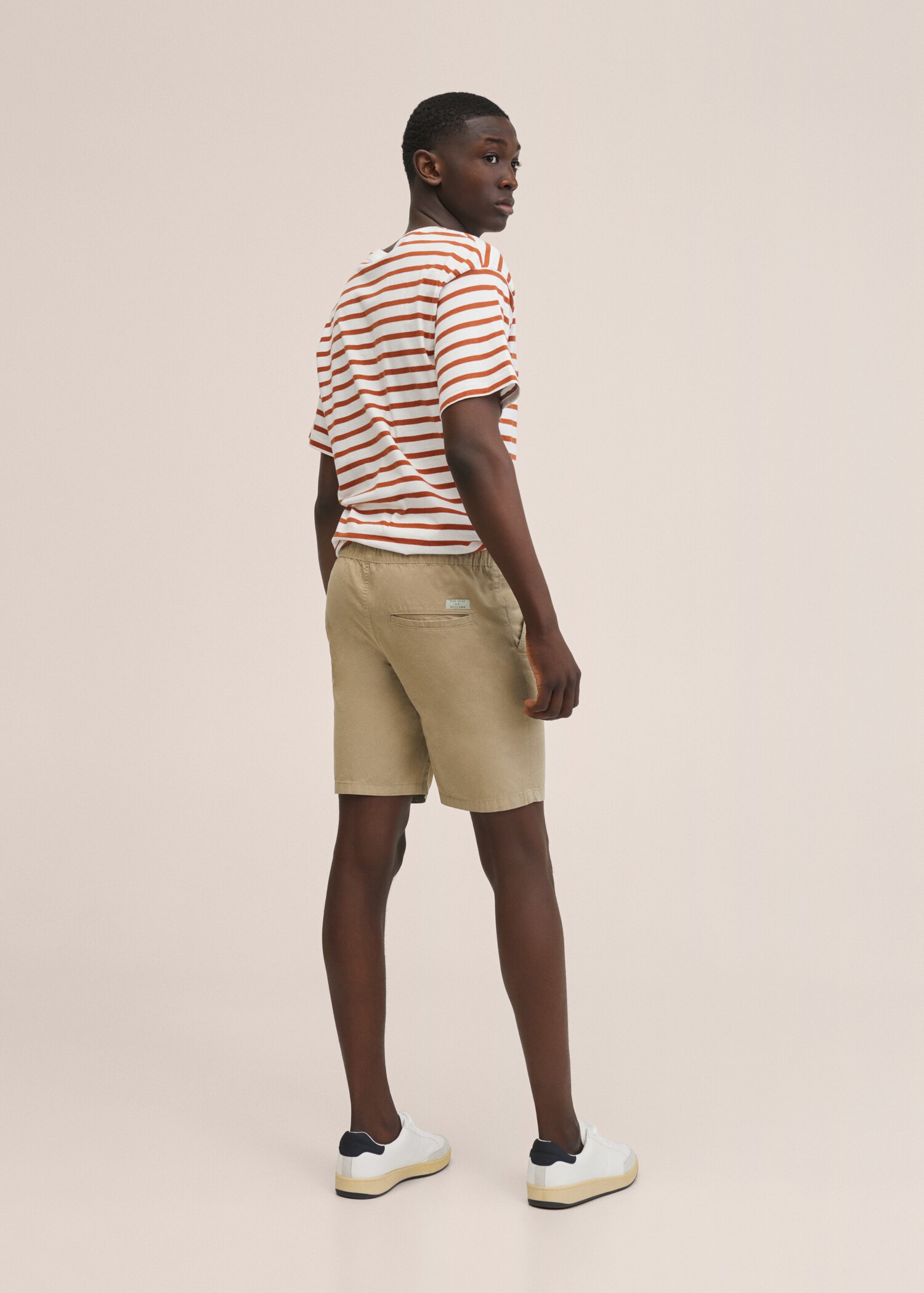 Cotton shorts with elastic waist - Reverse of the article