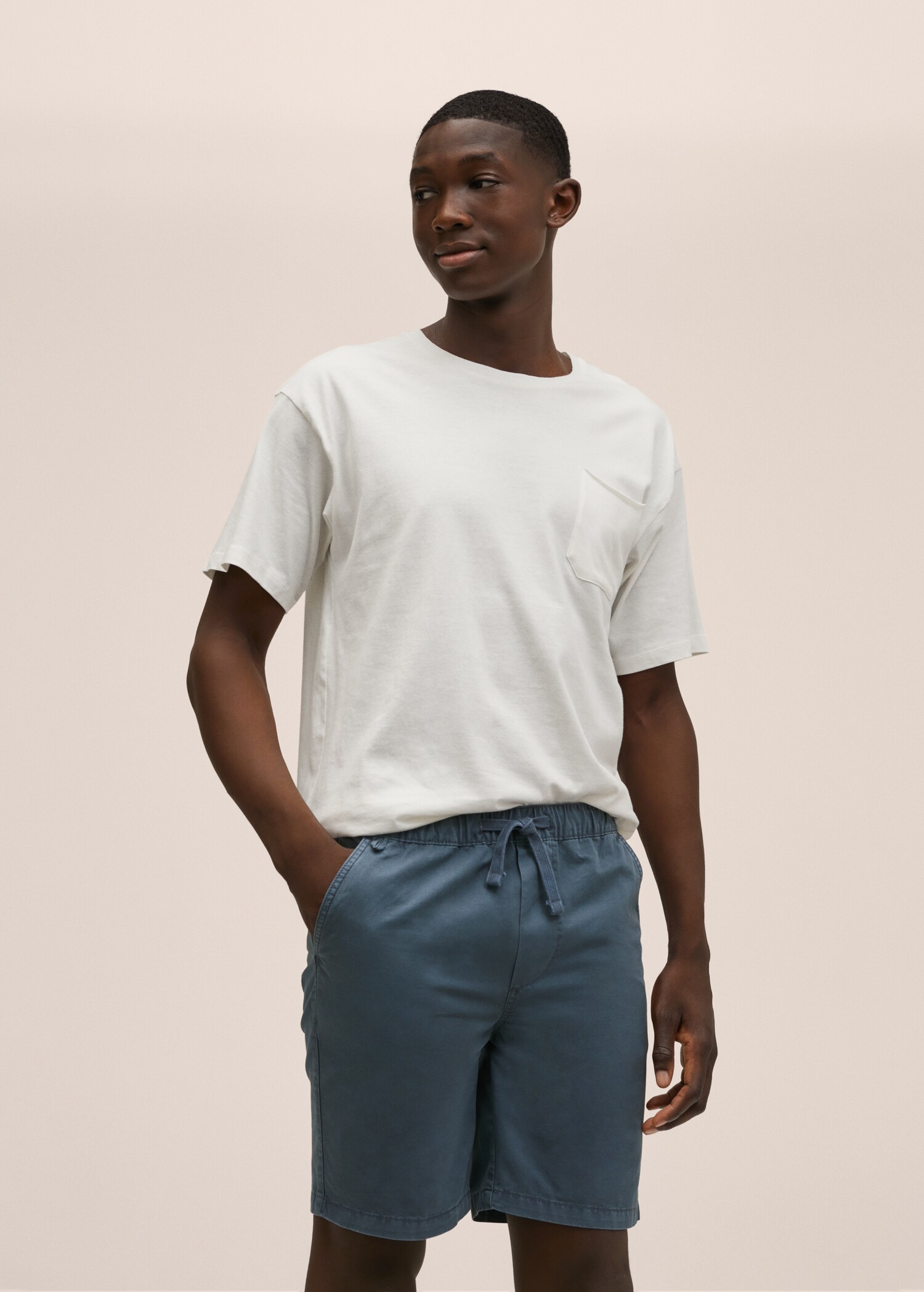 Cotton shorts with elastic waist - Details of the article 1