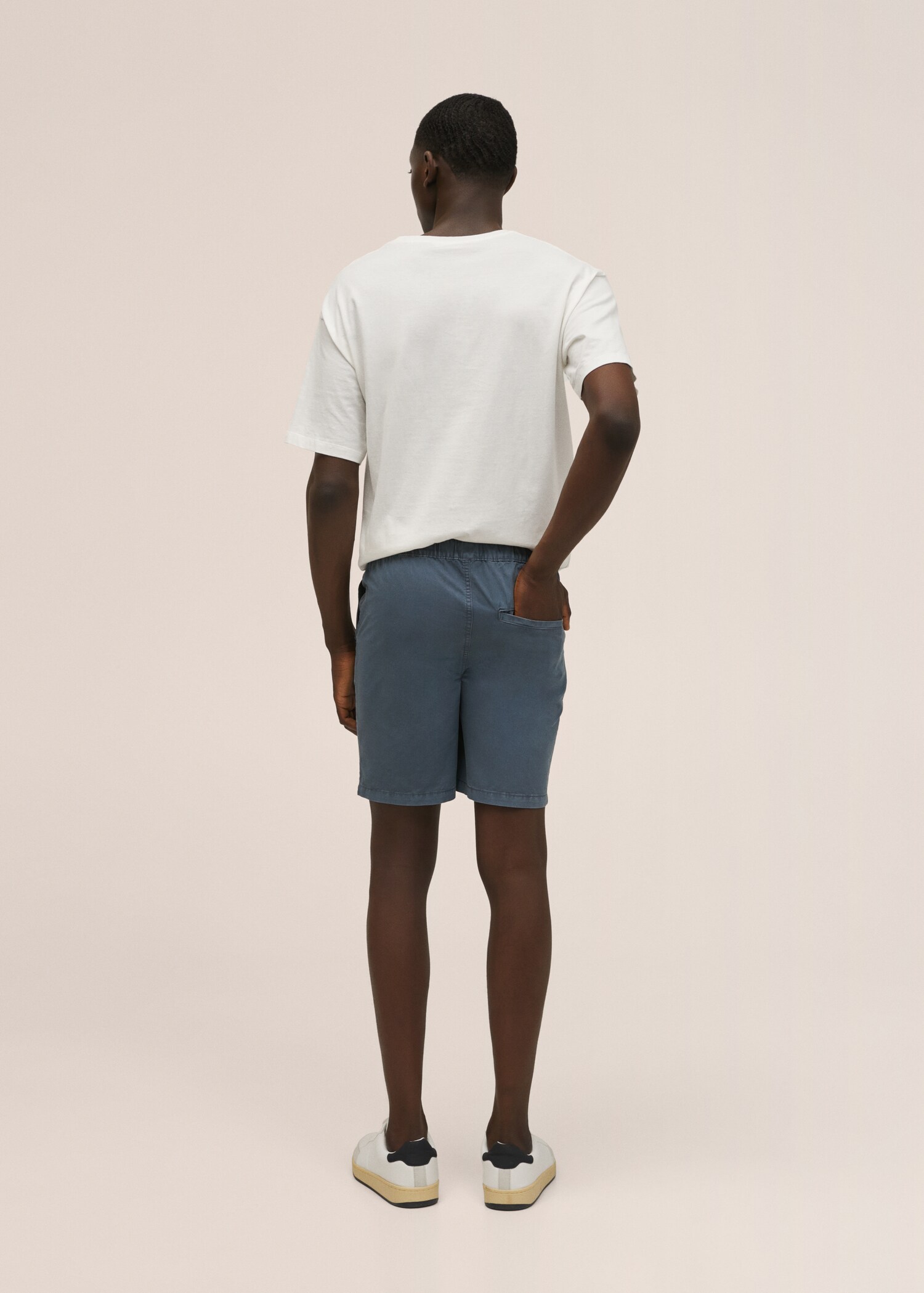 Cotton shorts with elastic waist - Reverse of the article