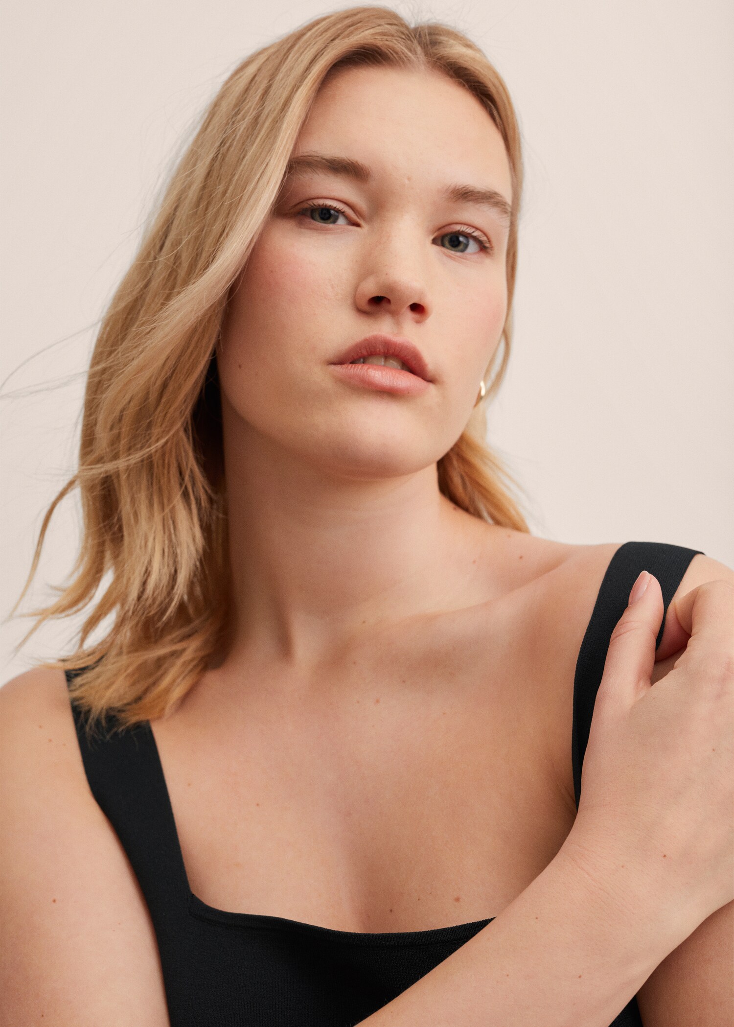 Fine knitted dress - Details of the article 5
