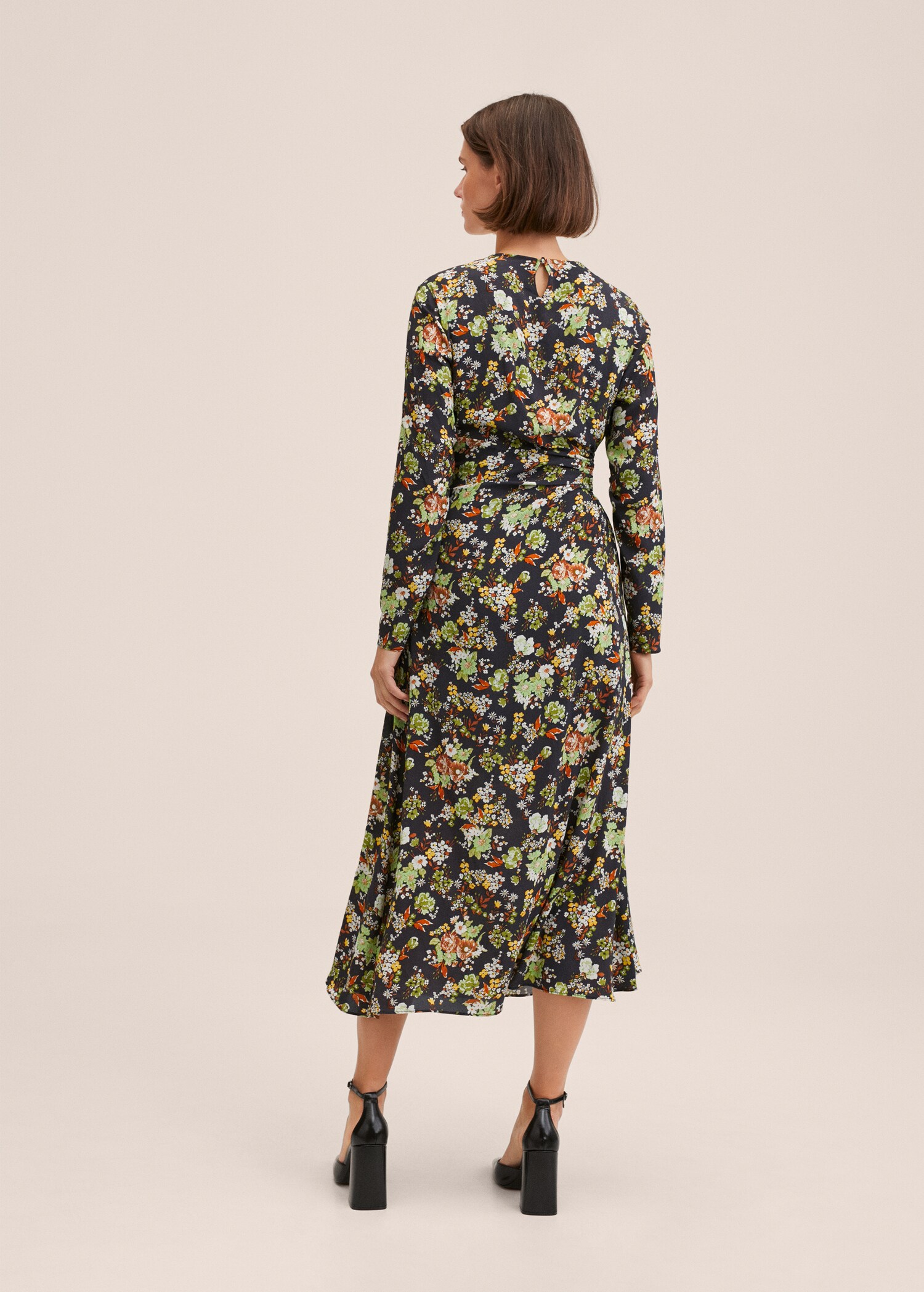 Robe froncée dos ouvert - Verso de l’article