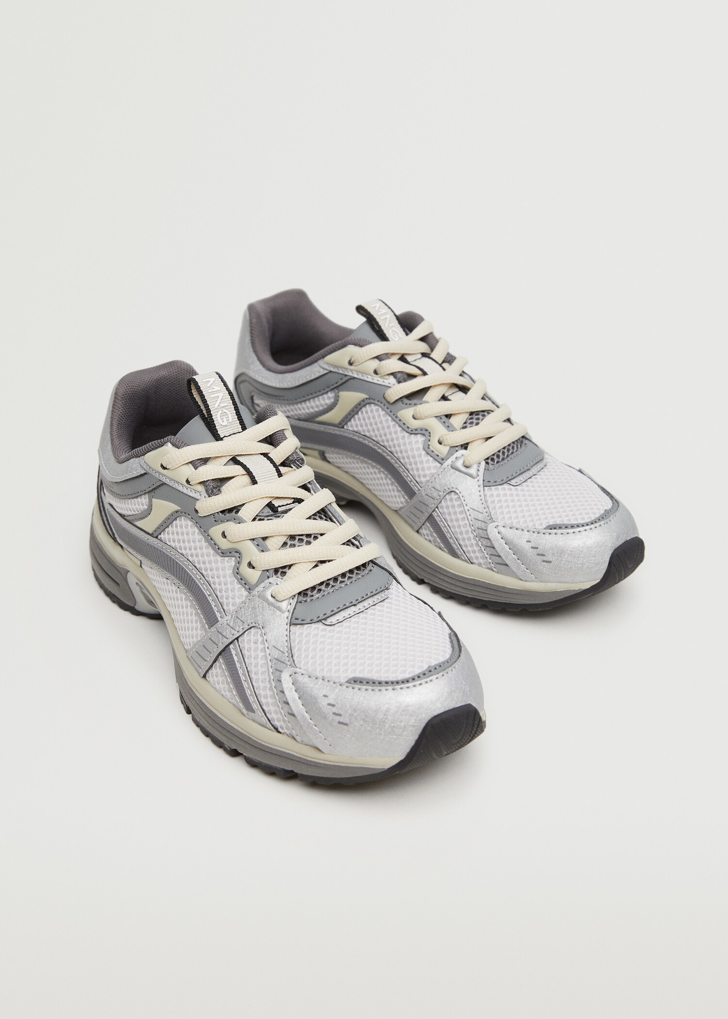 Deportiva combinada cordones - Plano medio