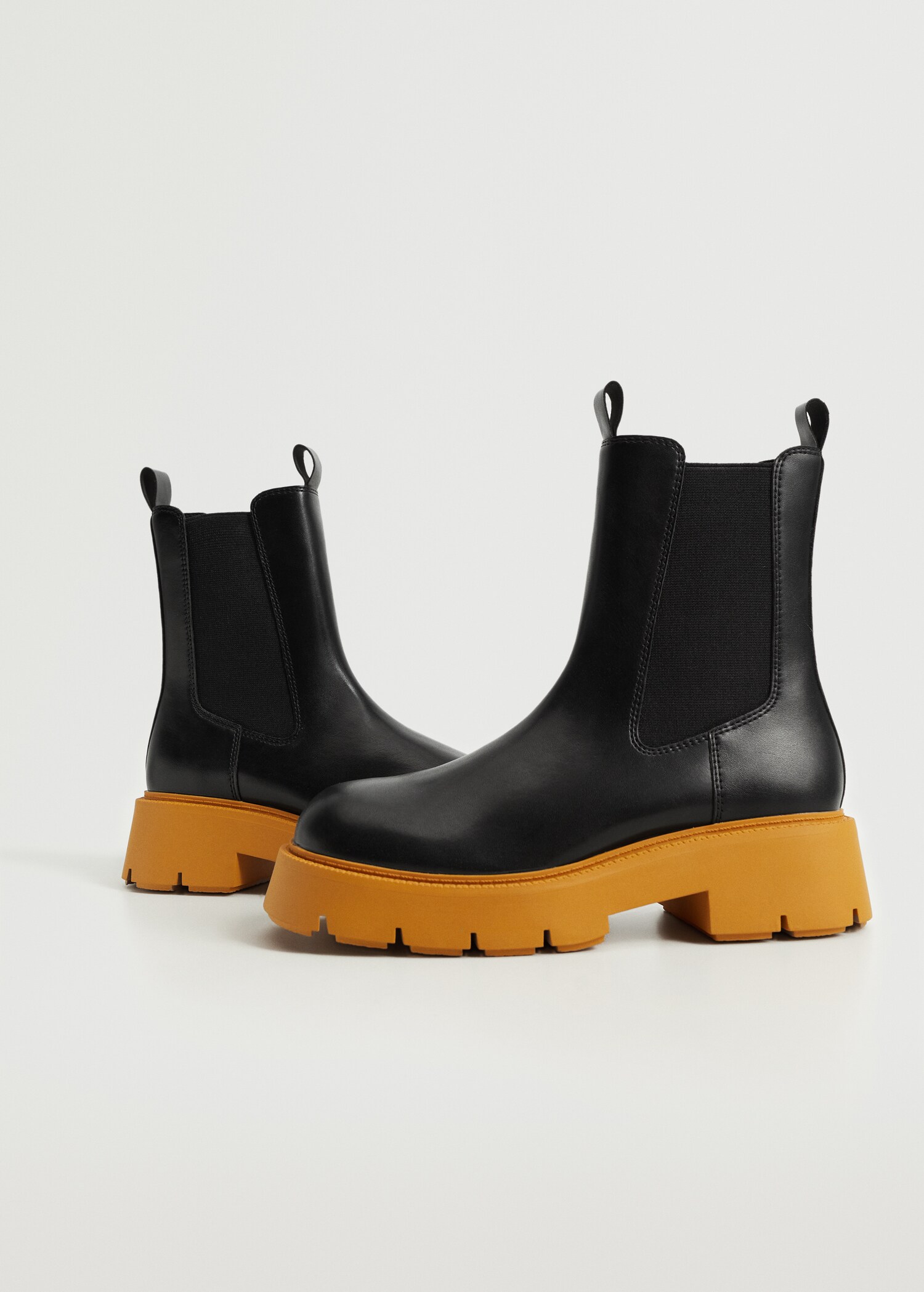 Contrast-sole ankle boots - Details of the article 2