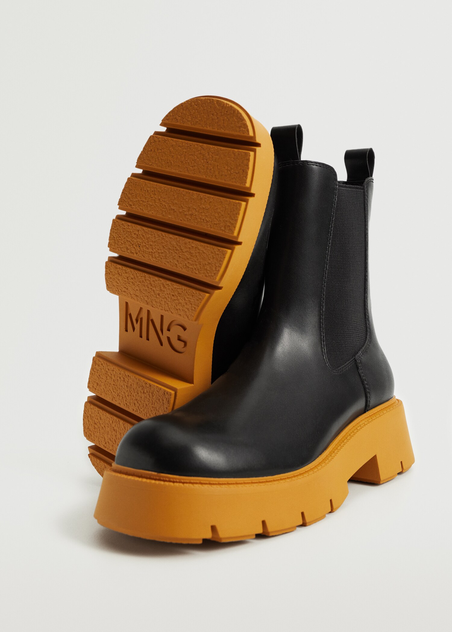 Contrast-sole ankle boots - Details of the article 5