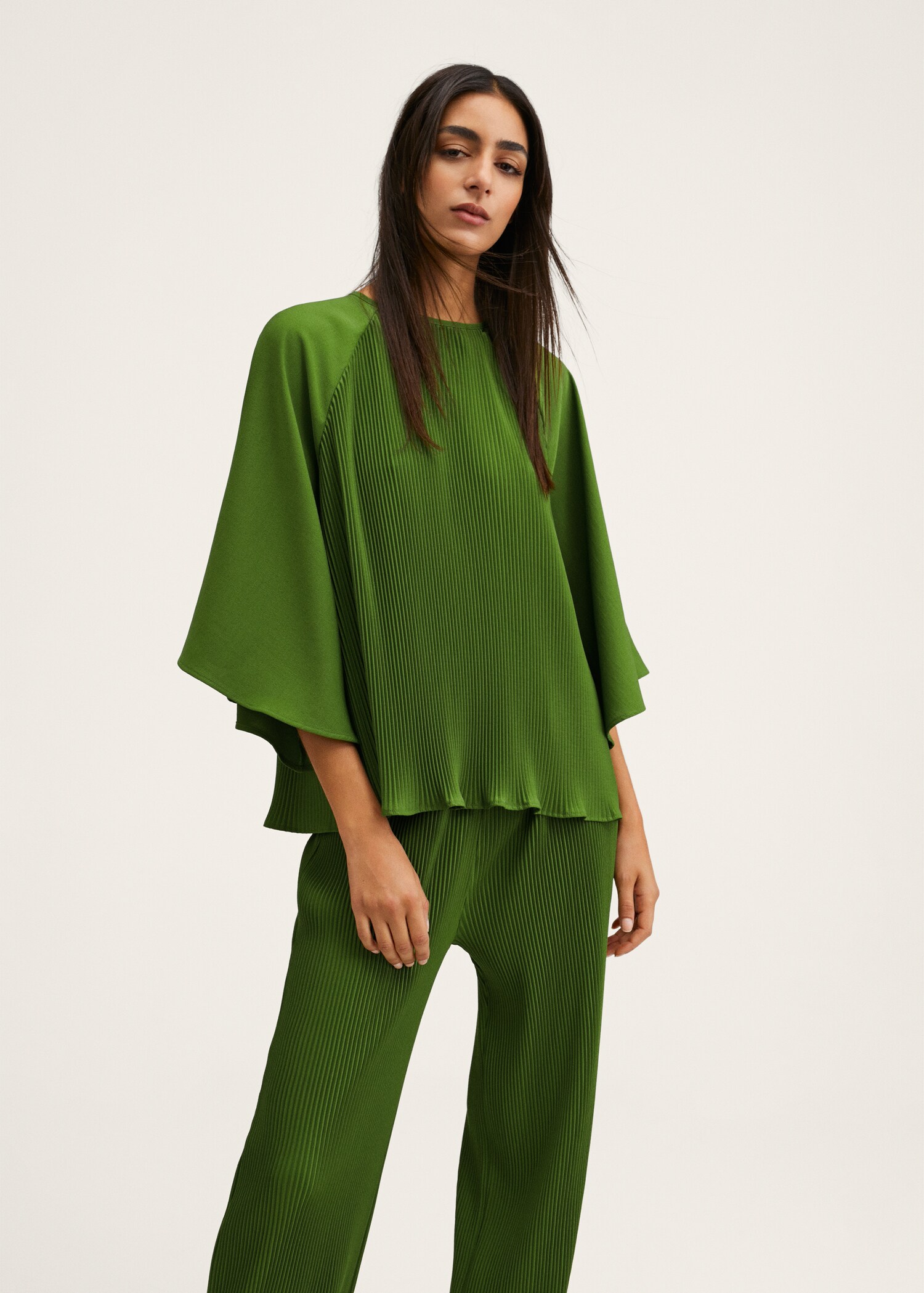 Blusa mangas acampanadas - Plano medio