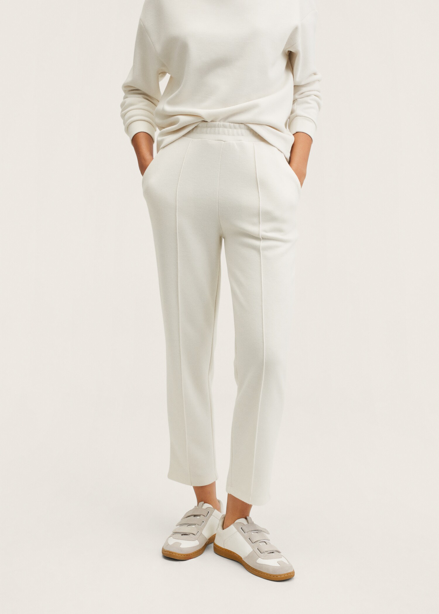 Pantalón jogger bolsillos - Plano medio