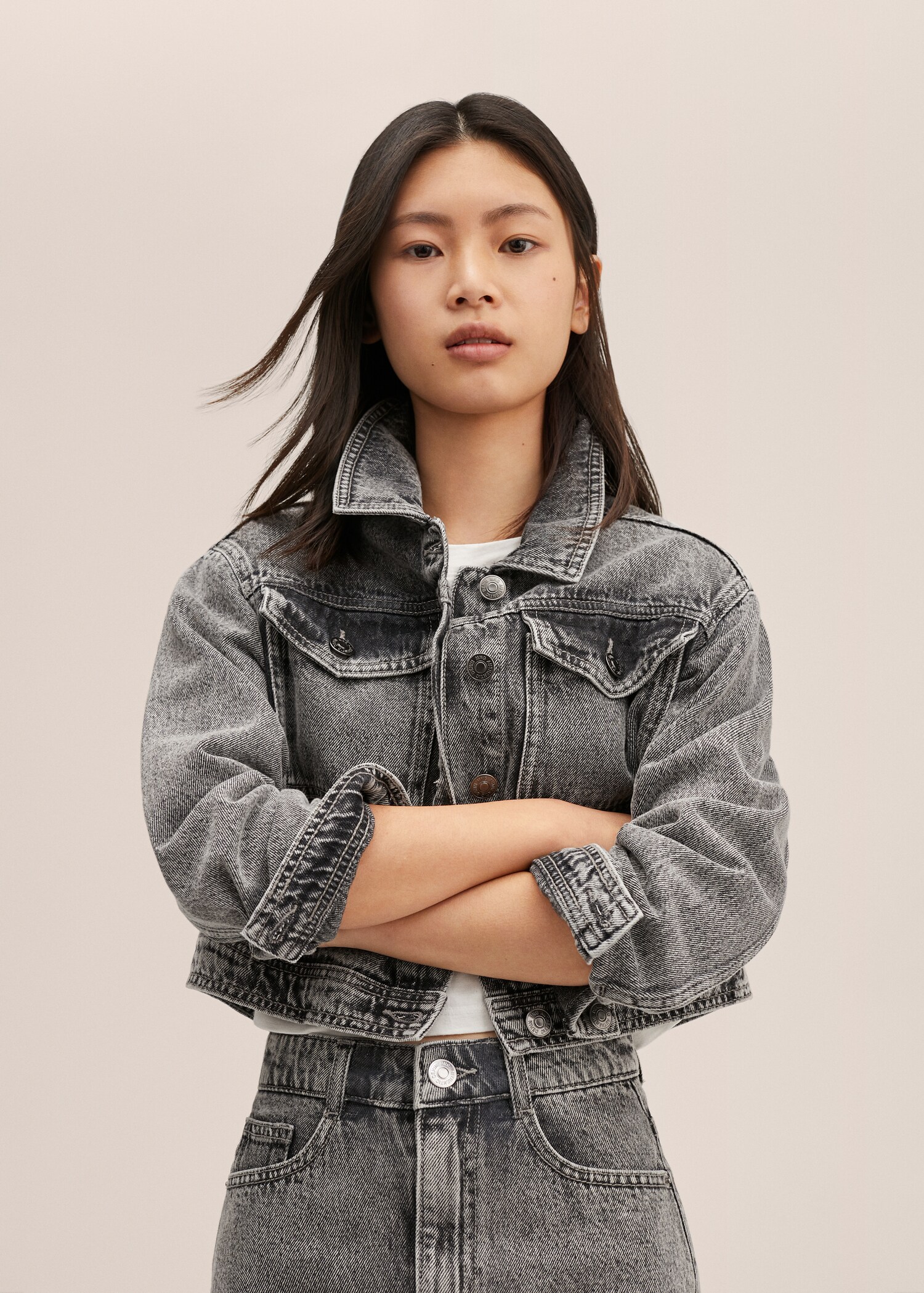 Cazadora crop denim - Plano medio