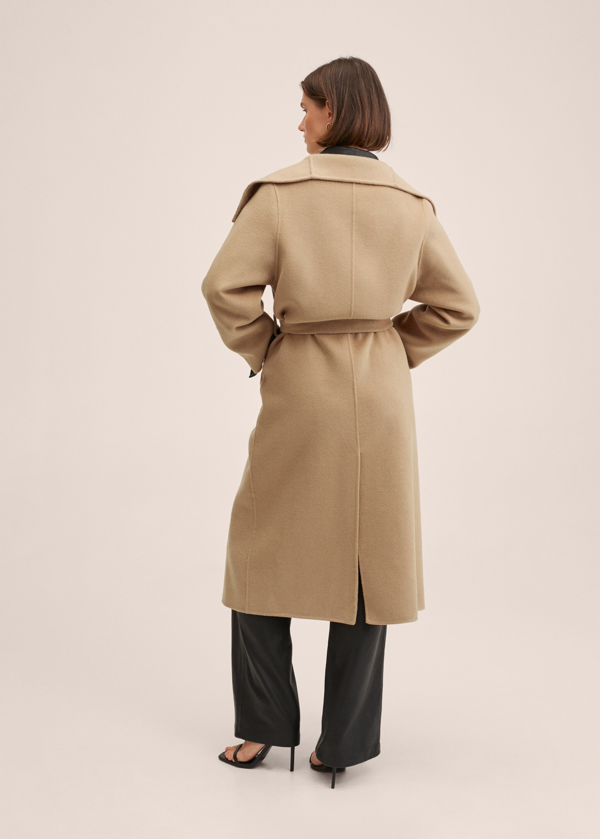 Handmade Mantel mit Gürtel - Rückseite des Artikels