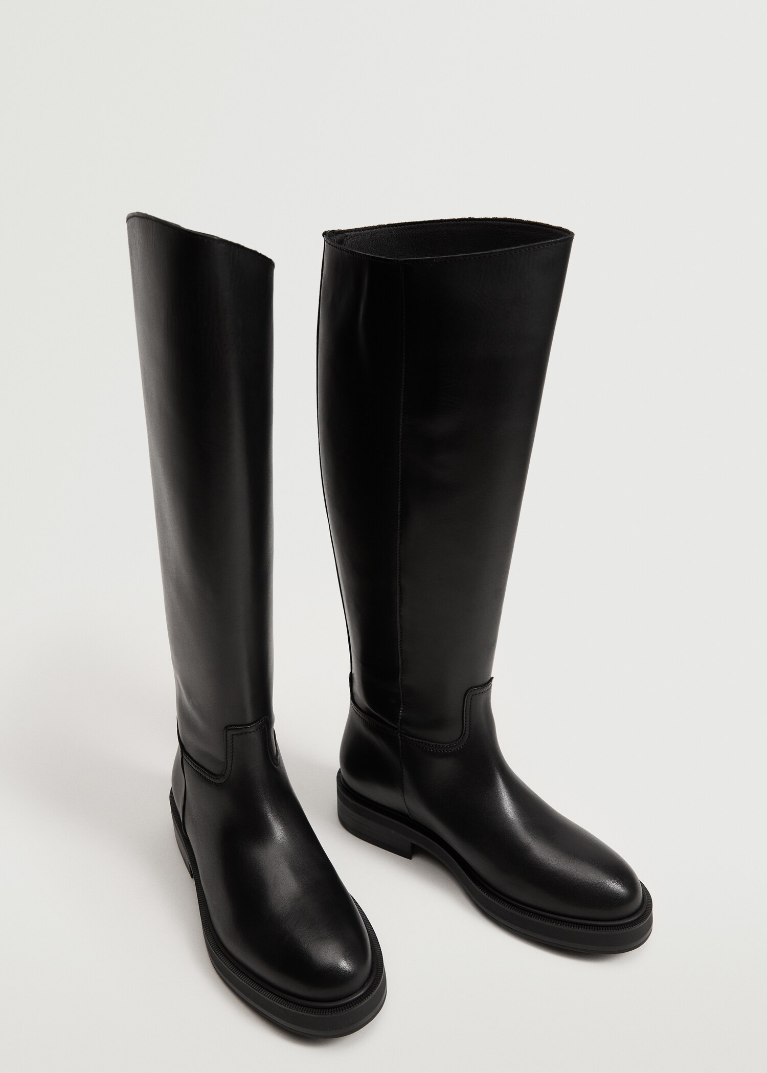 Bota de pele de cano alto - Plano médio