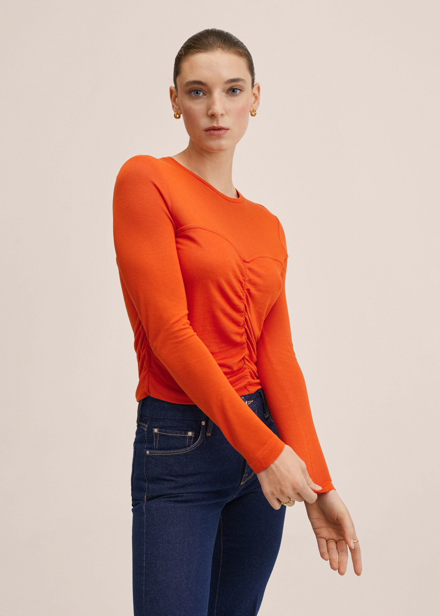 T-shirt froncé manches longues - Plan moyen