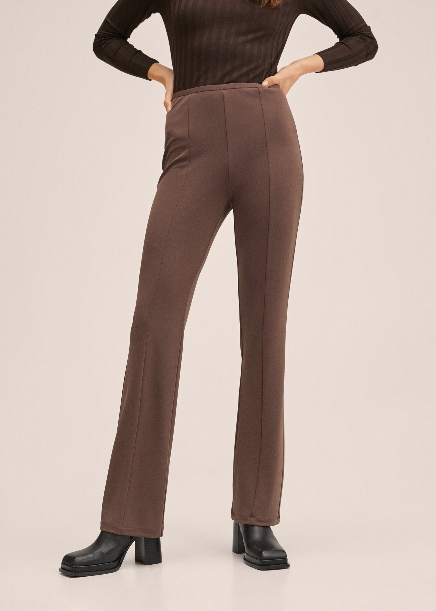 Pantalón wideleg tiro alto - Plano medio