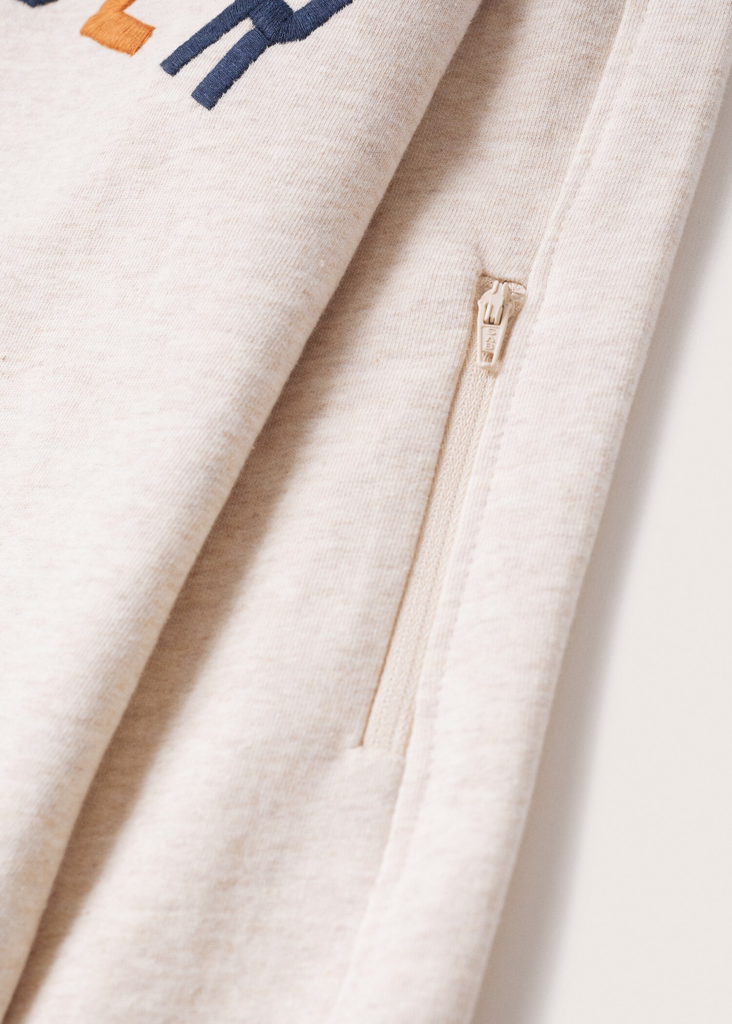 Sudadera mensaje bordado - Detalle del artículo 8