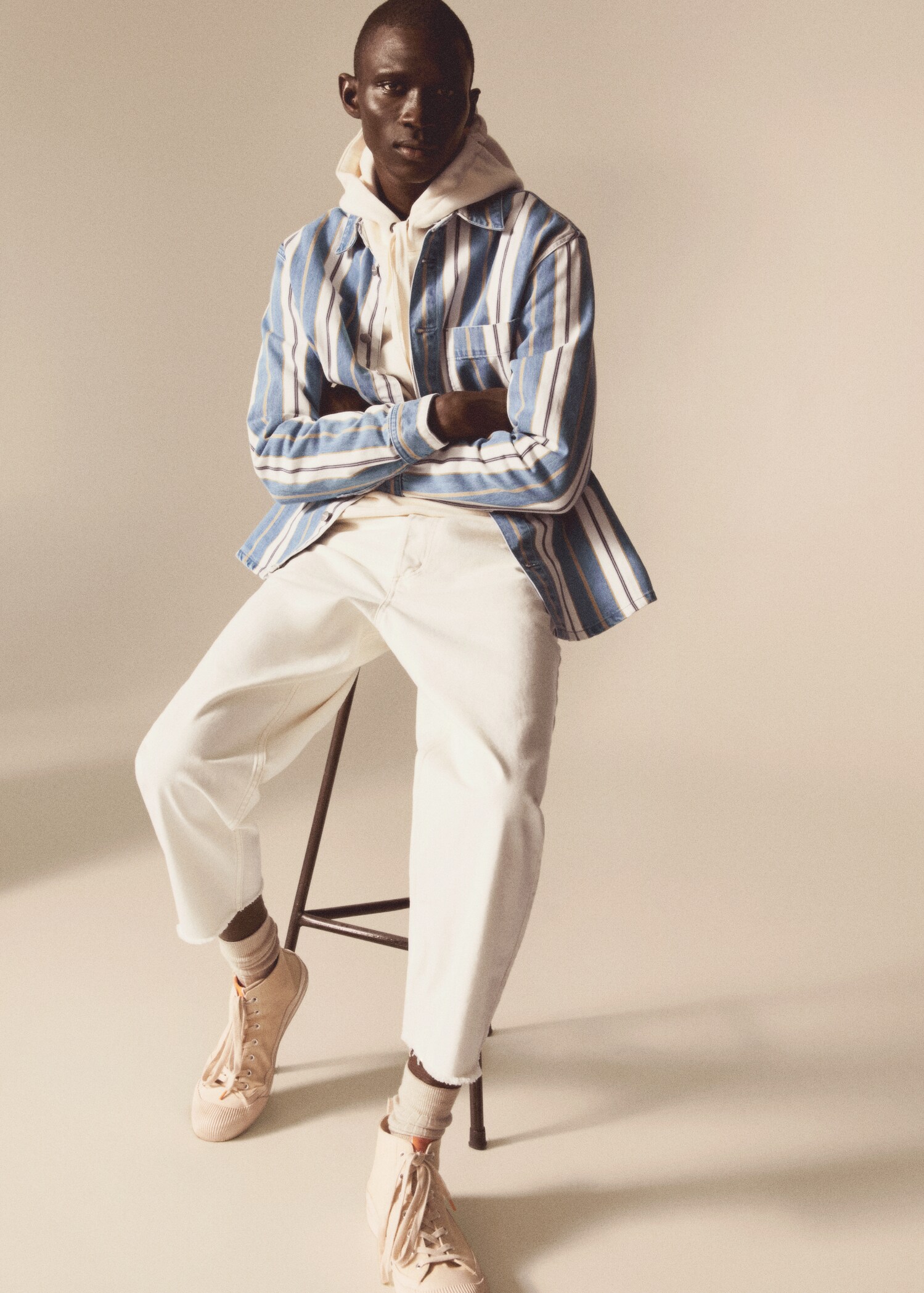 Tapered loose-fit cropped jeans  - Details of the article 5
