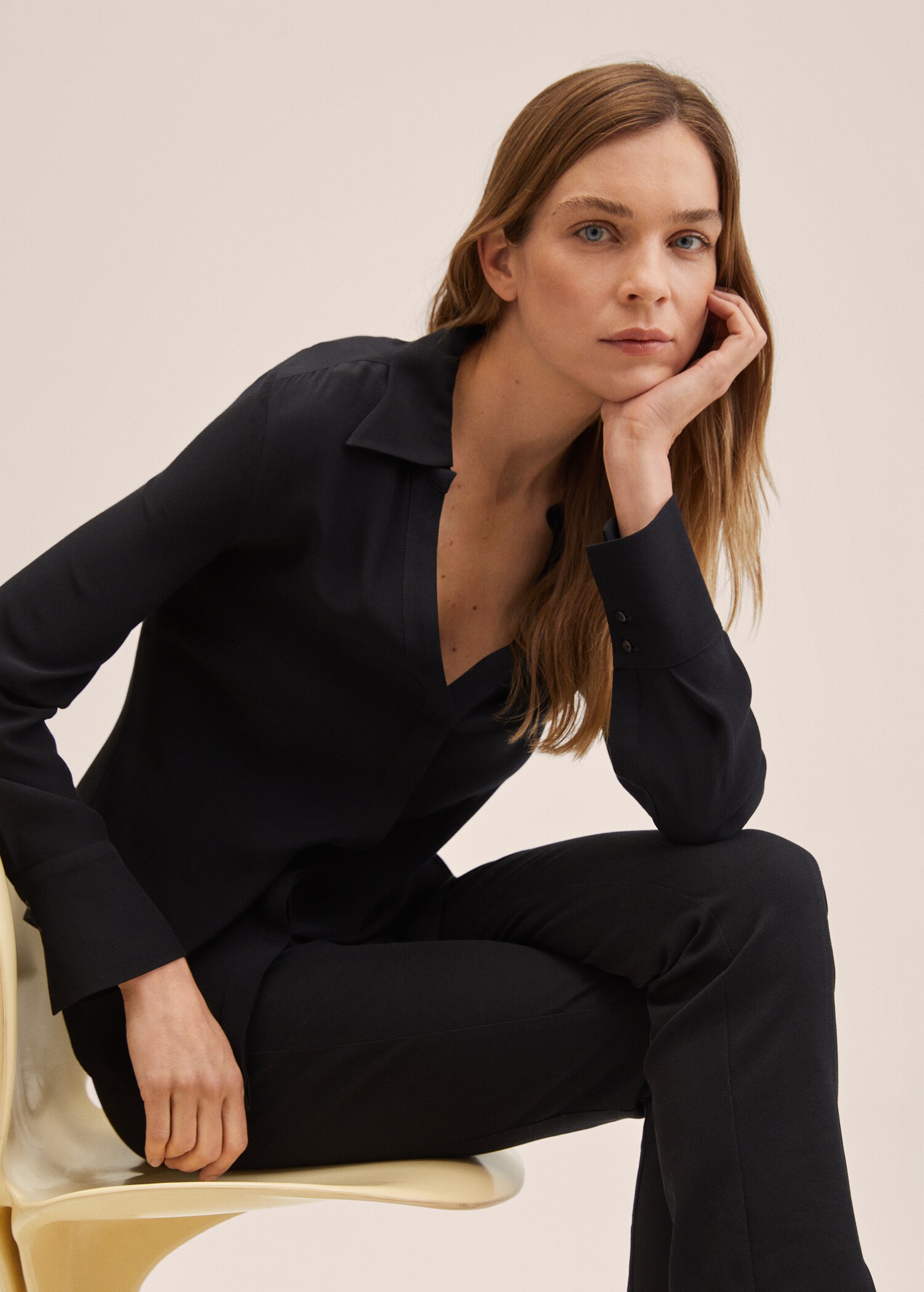 Basic fitted shirt - Details of the article 2
