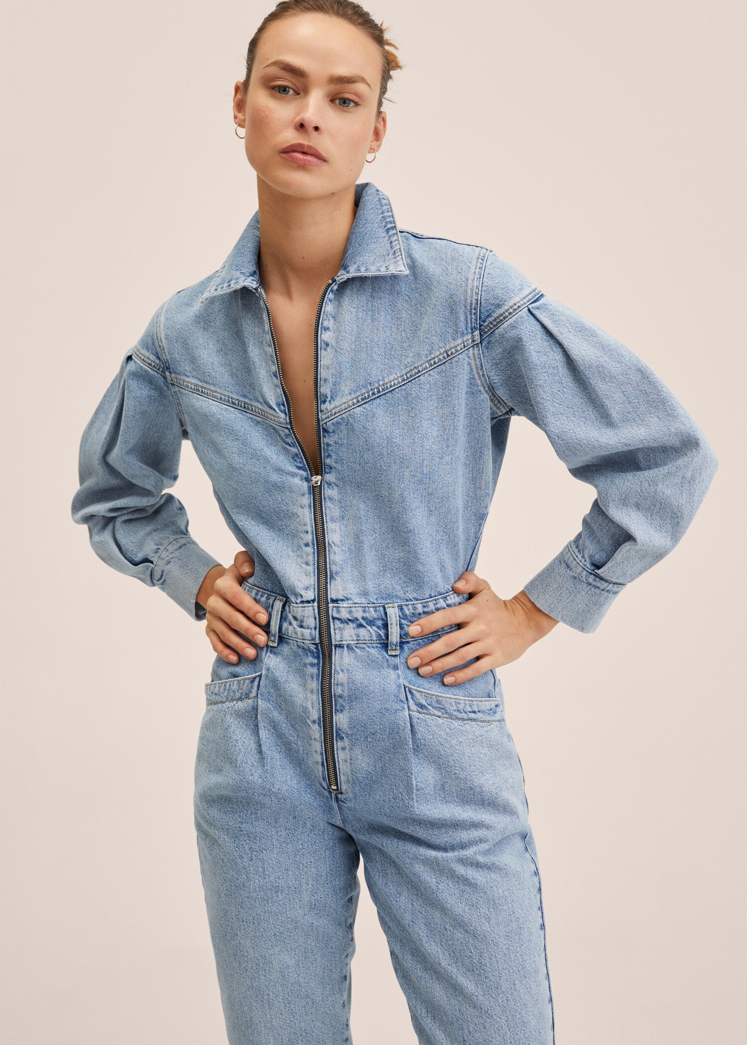 Jeans-Jumpsuit mit Reißverschluss - Mittlere Ansicht