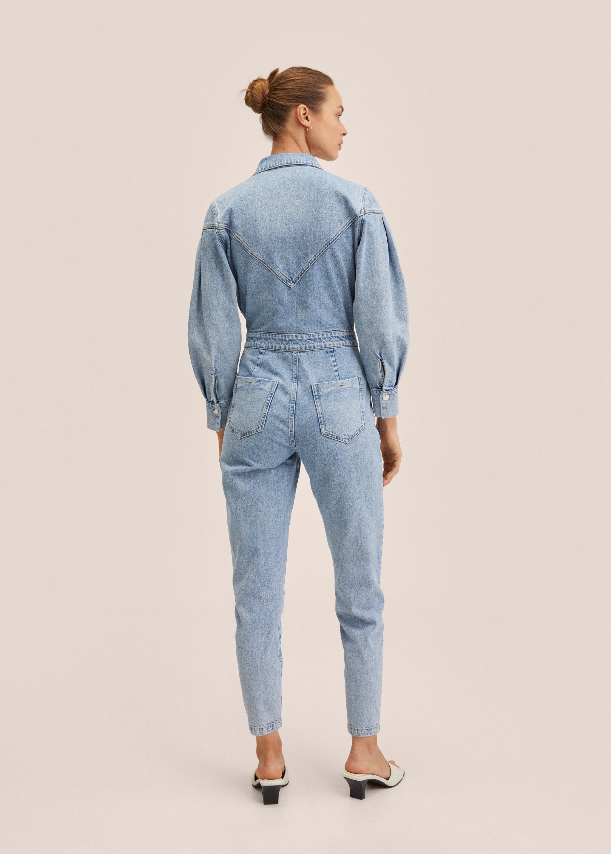 Jeans-Jumpsuit mit Reißverschluss - Rückseite des Artikels