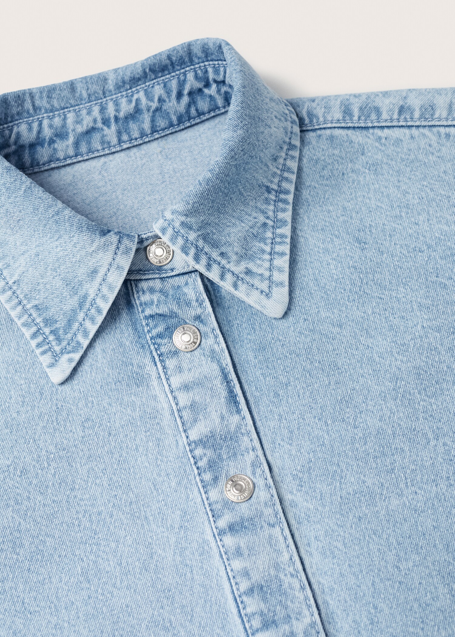 Camisa vaquera clara - Detalle del artículo 8