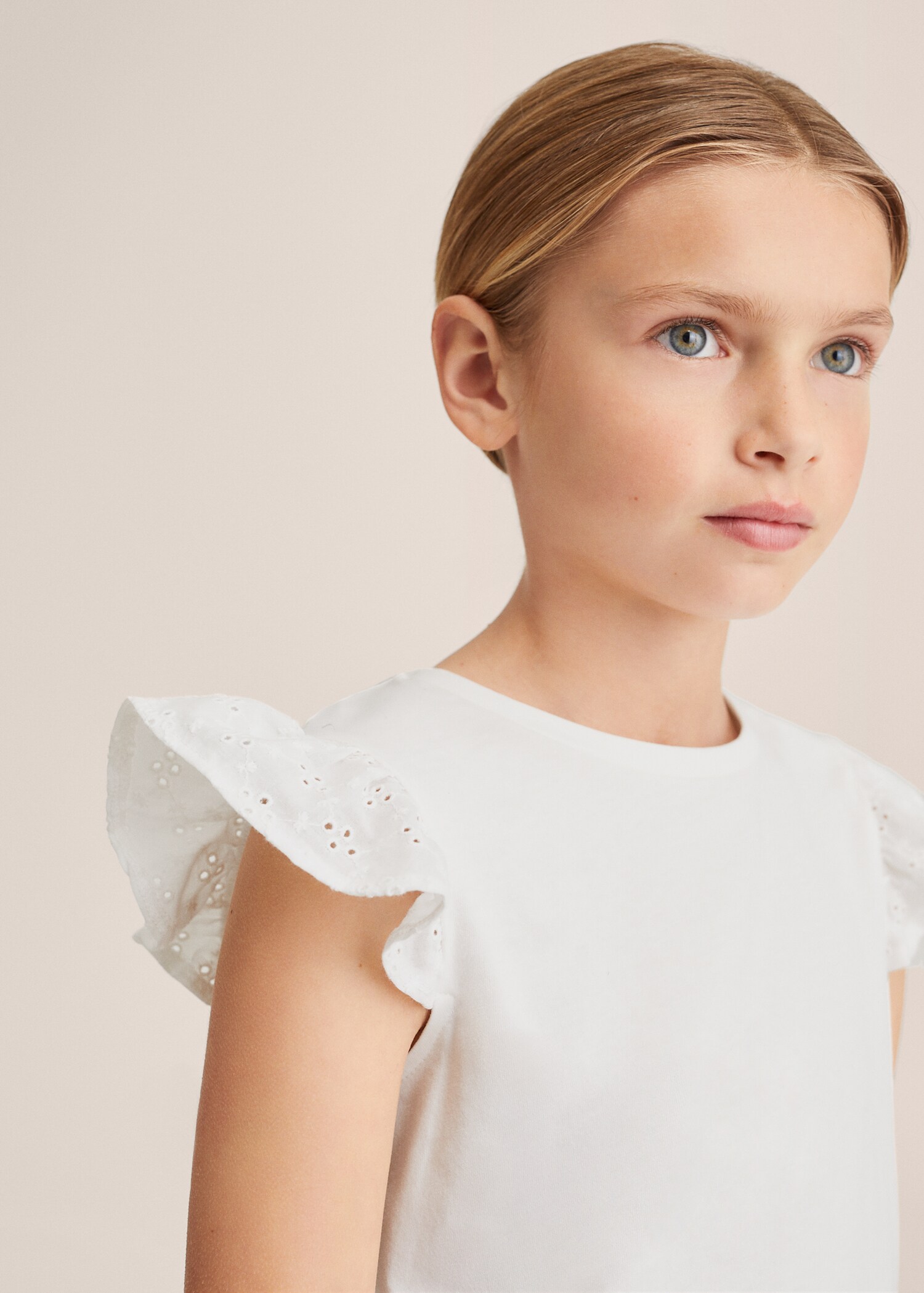 T-Shirt mit bestickten Volants - Mittlere Ansicht