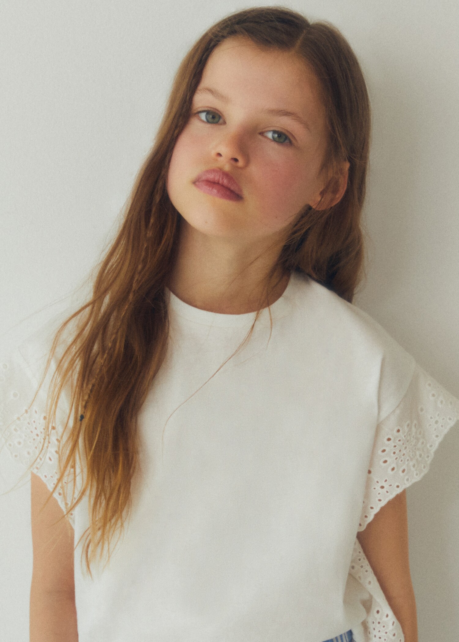 T-Shirt mit bestickten Volants - Detail des Artikels 5
