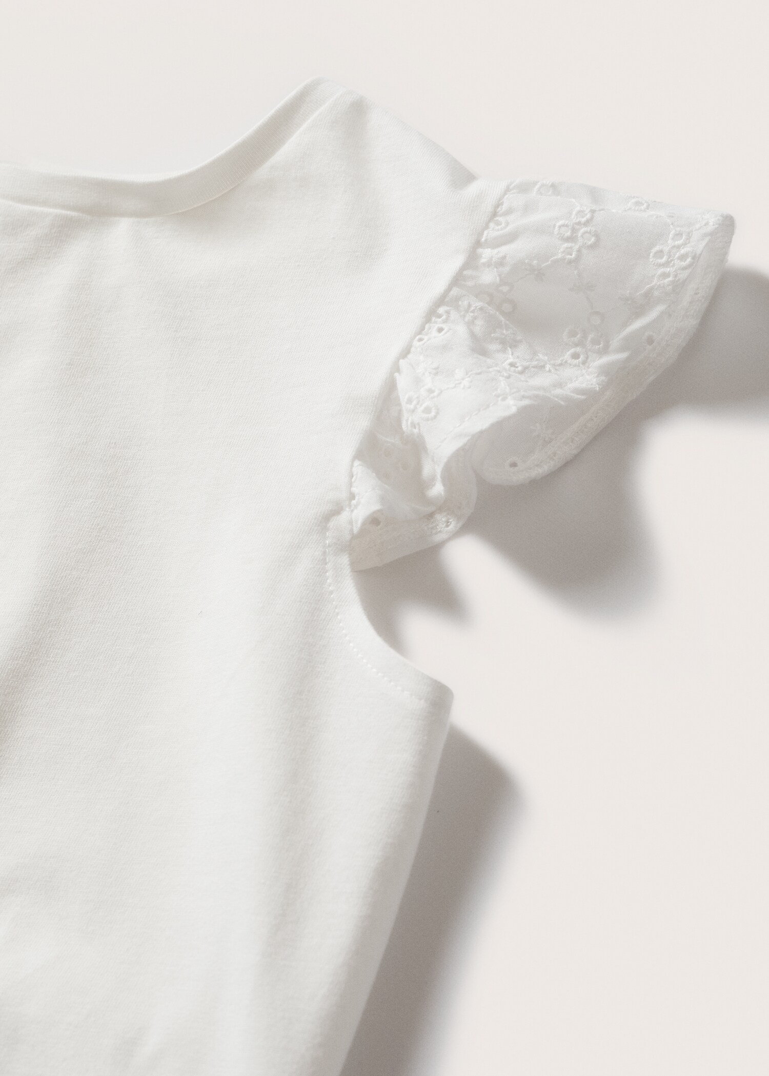 T-Shirt mit bestickten Volants - Detail des Artikels 8