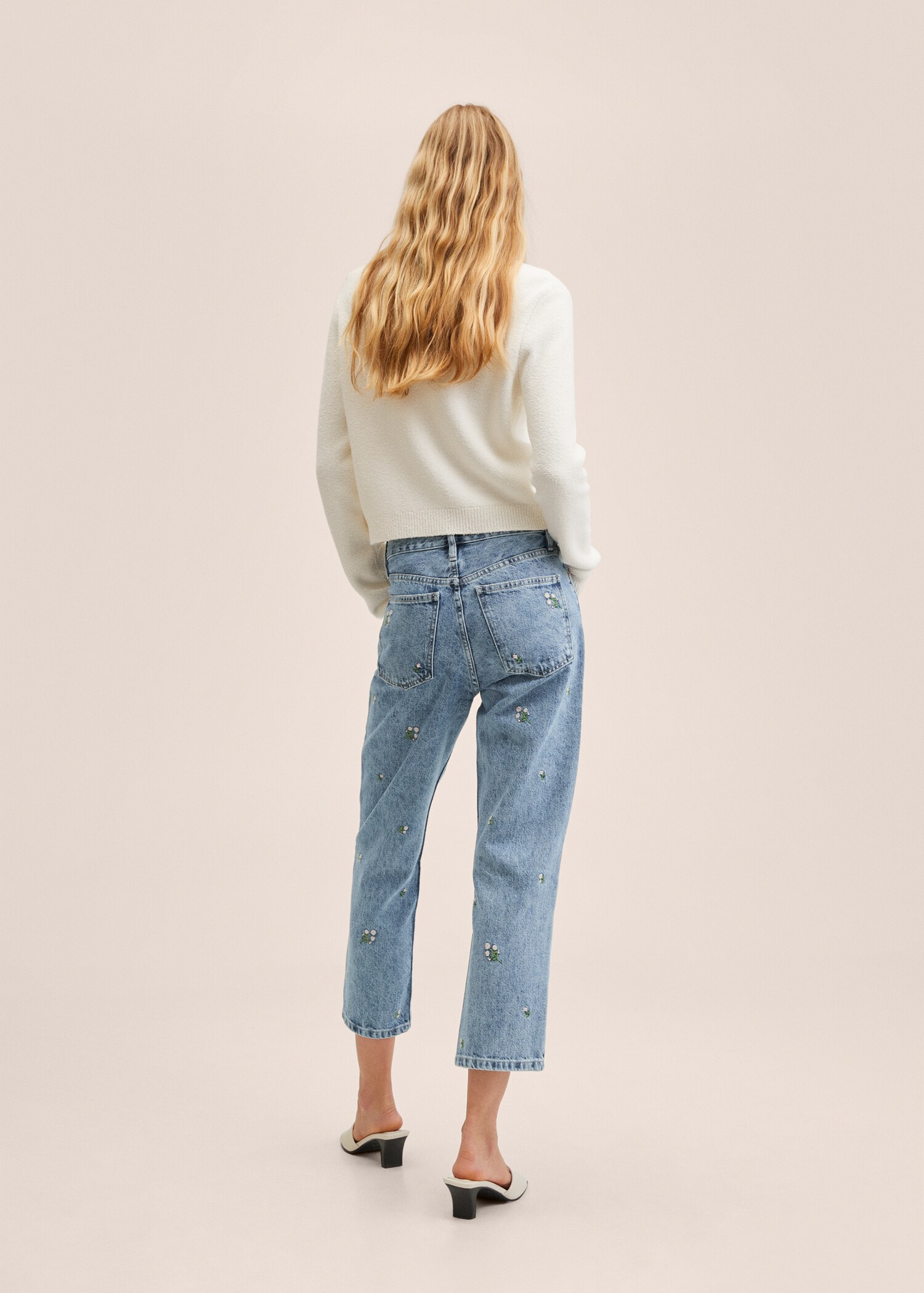 Jeans met bloemenborduursel - Achterkant van het artikel