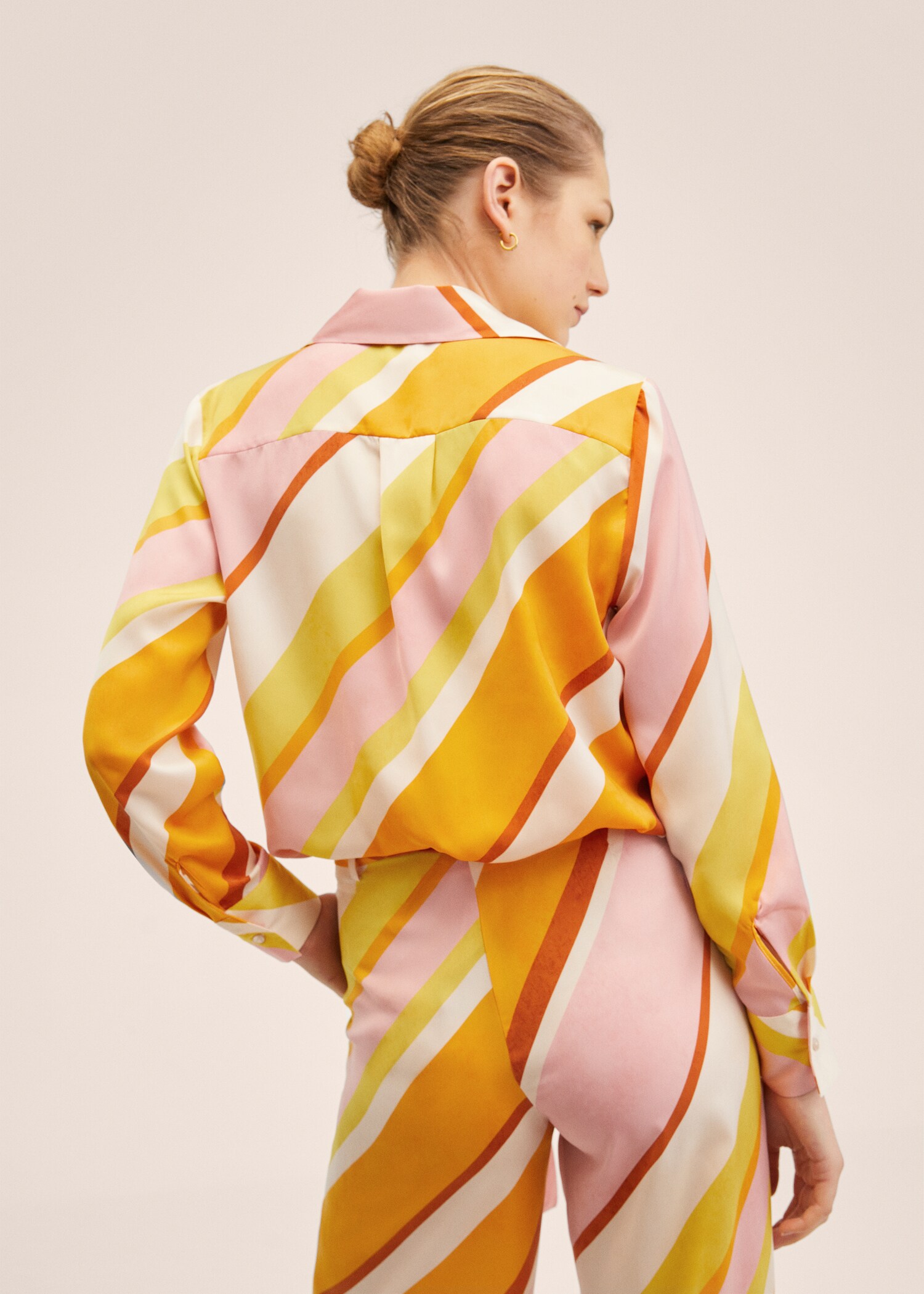 Camisa oversize estampada - Reverso del artículo