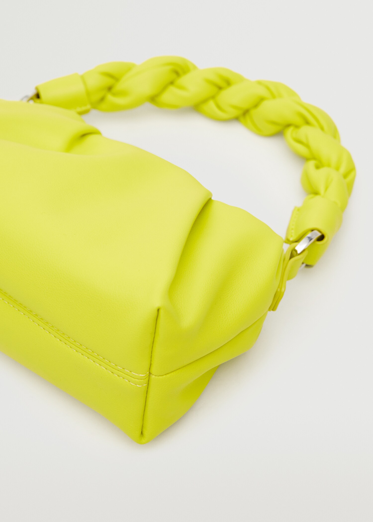 Crossbody bag with twisted strap   - Details of the article 2