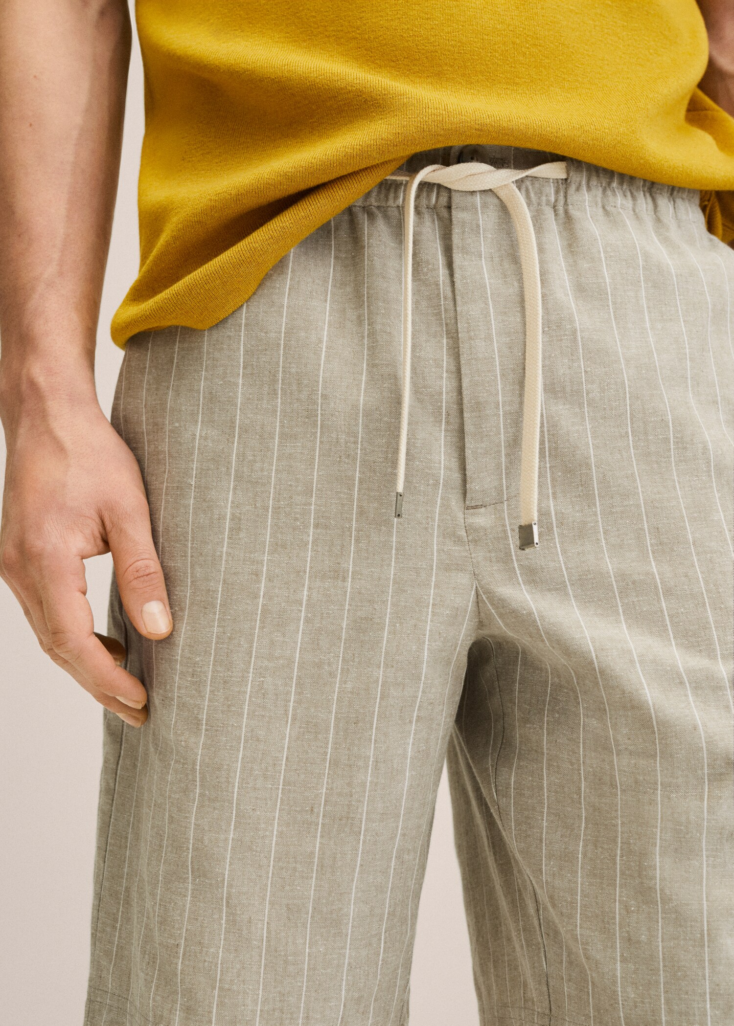 Striped linen-cotton blend Bermuda short - Details of the article 2