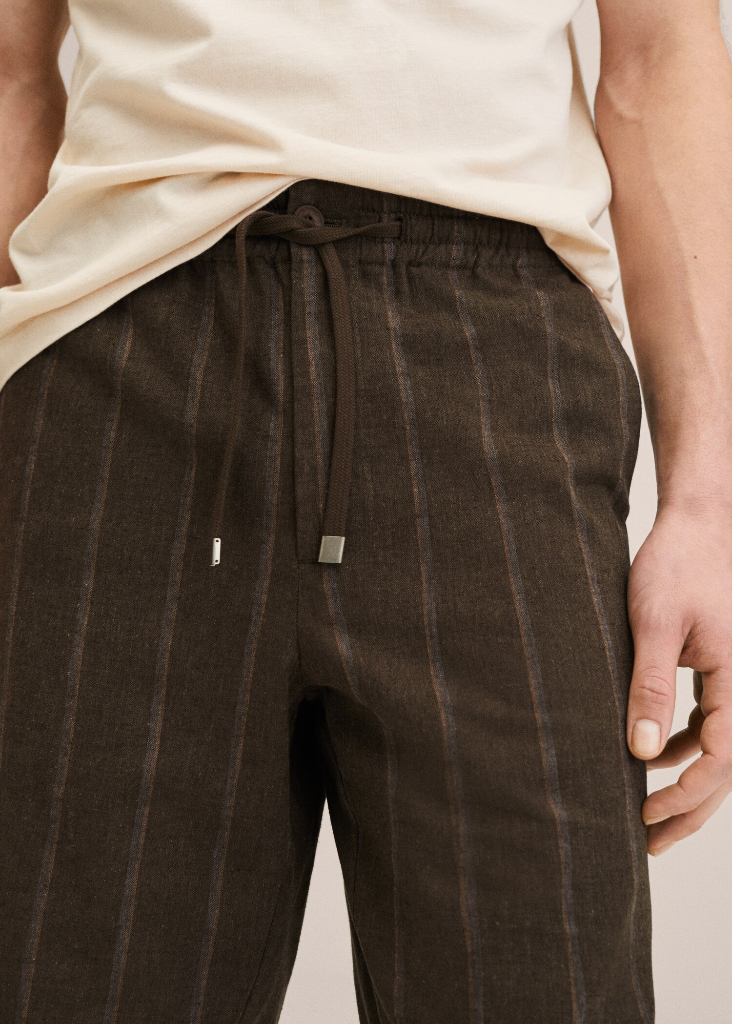 Striped linen-cotton blend Bermuda short - Details of the article 2