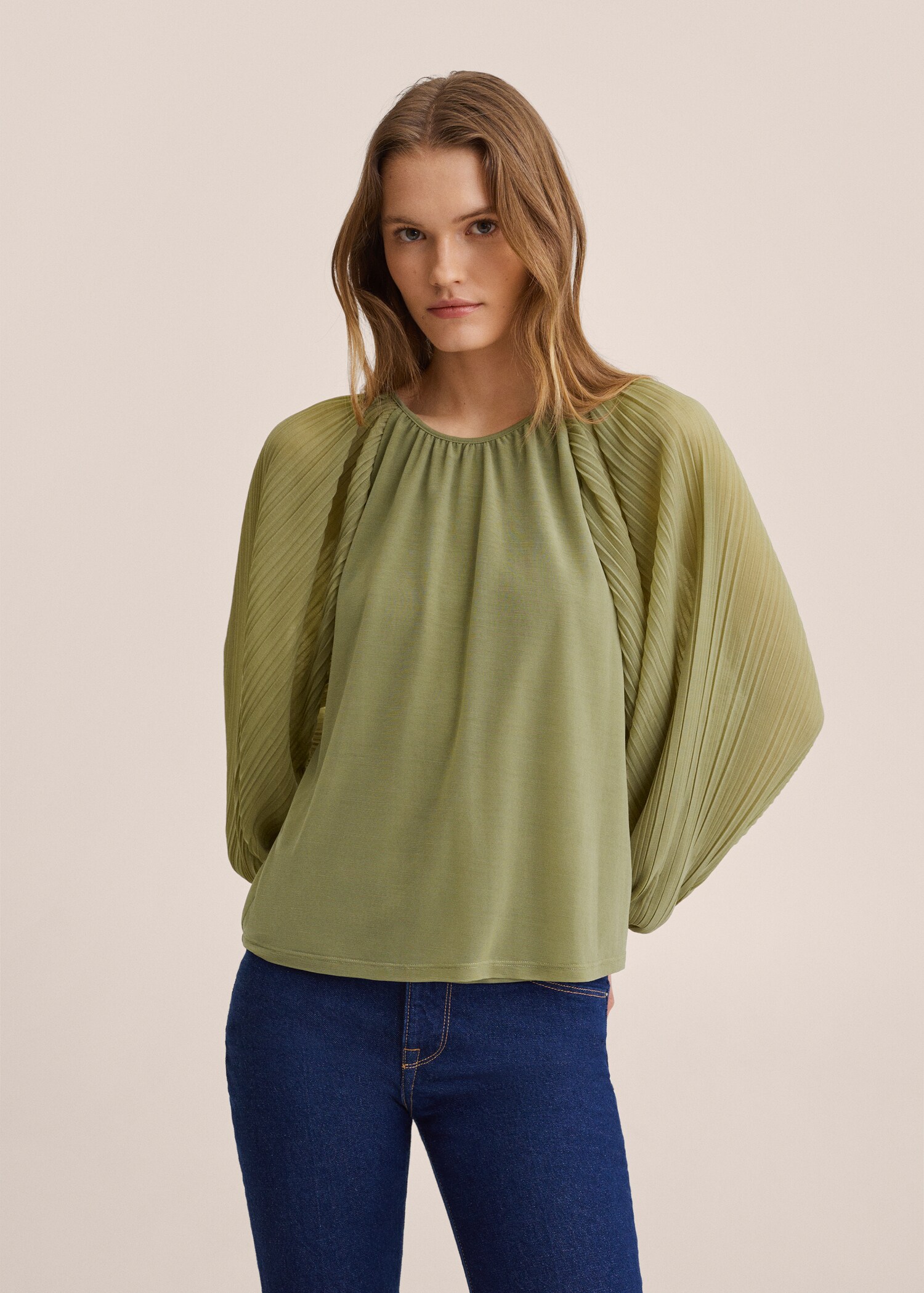 Blusa plisada - Plano medio