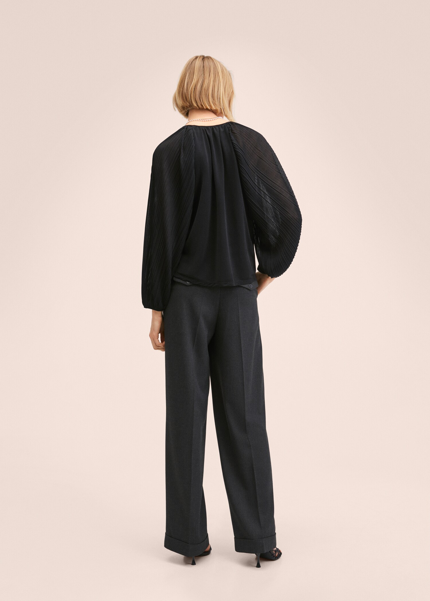 Blusa plisada - Reverso del artículo